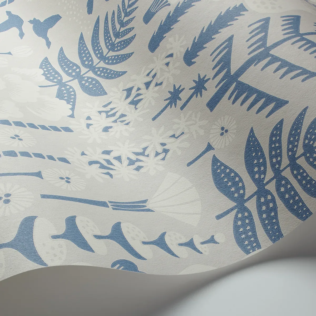 HOPPMOSSE DOVE AND BLUE Schumacher Wallpaper wallpaper - SKU 1454