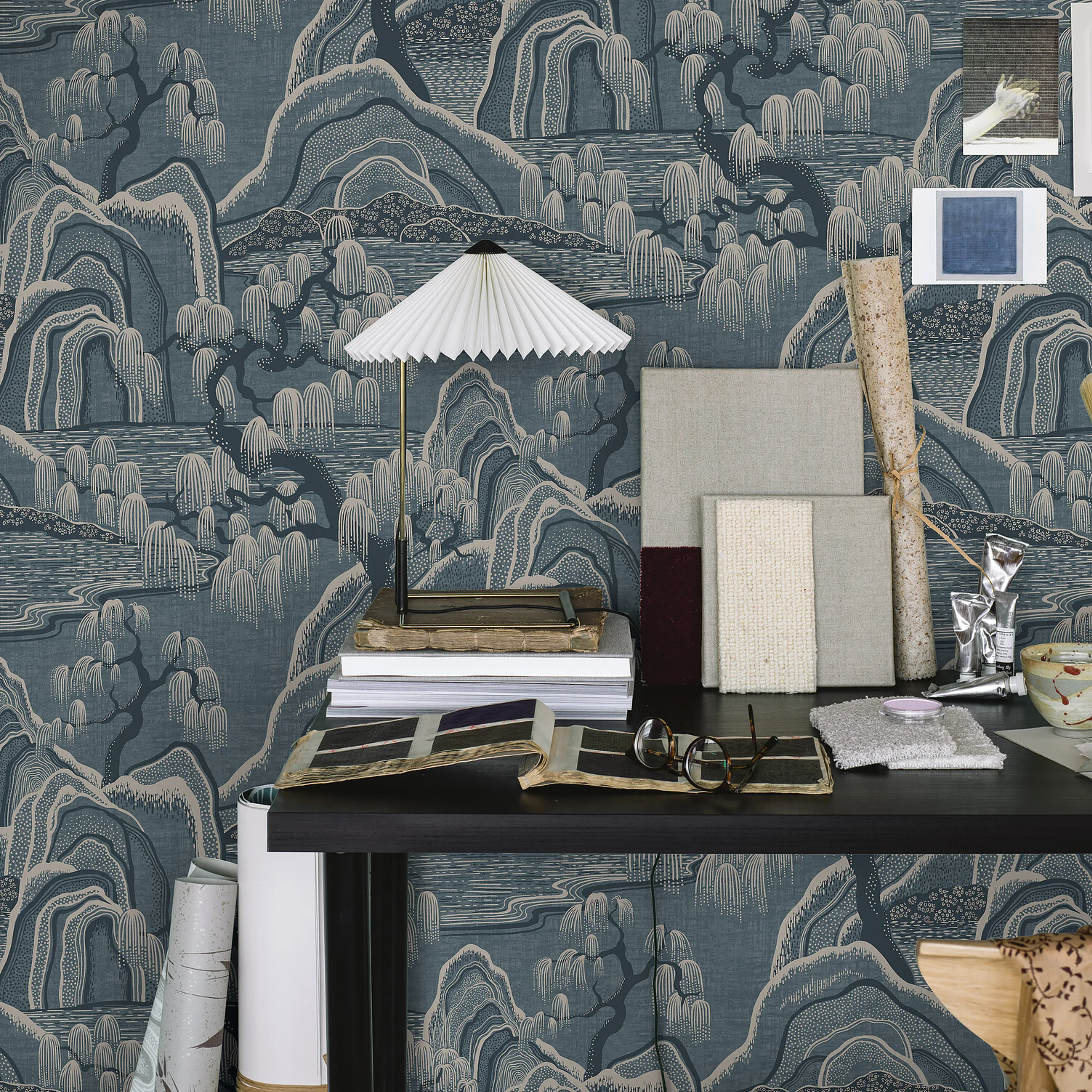 INDIGO GARDEN - BLUE Schumacher Wallpaper | Wallpaper Twins INDIGO GARDEN BLUE Schumacher Wallpaper wallpaper - SKU 3133