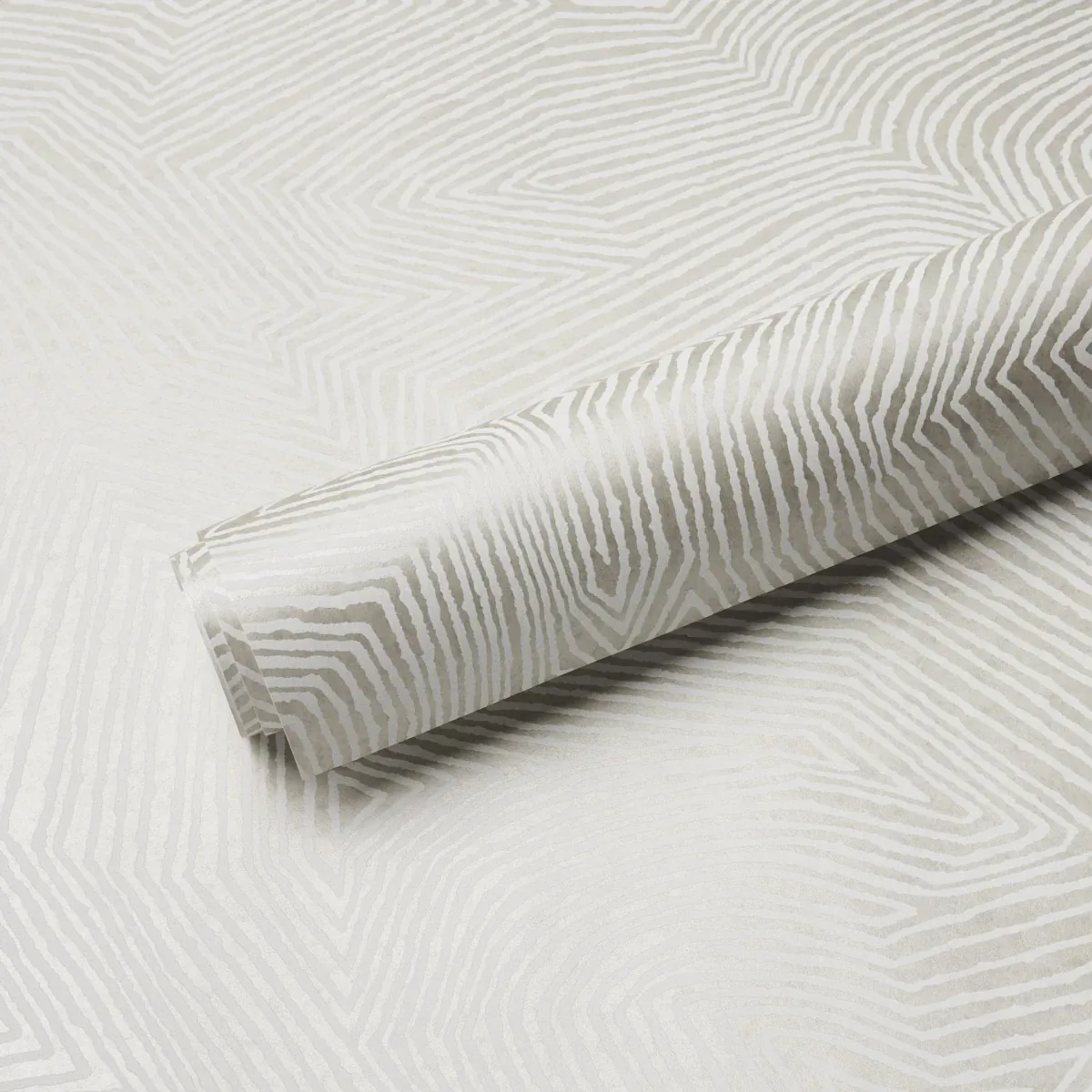 LABYRINTH GRAND - SOFT SILVER Schumacher Wallpaper | Wallpap LABYRINTH GRAND SOFT SILVER Schumacher Wallpaper wallpaper - SKU 5015432