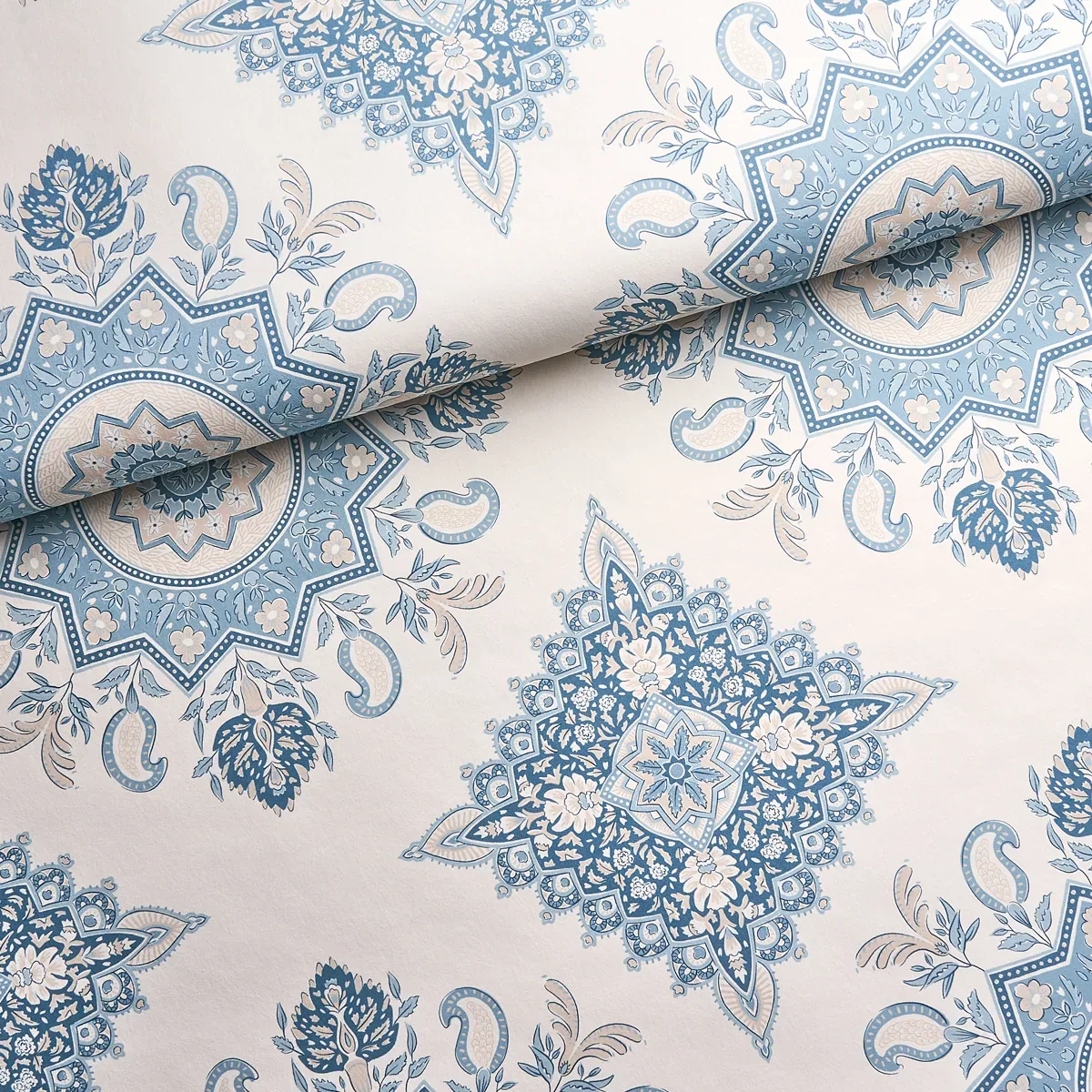 MONTECITO MEDALLION - CHINA BLUE Schumacher Wallpaper | Wall MONTECITO MEDALLION CHINA BLUE Schumacher Wallpaper wallpaper - SKU 5014362