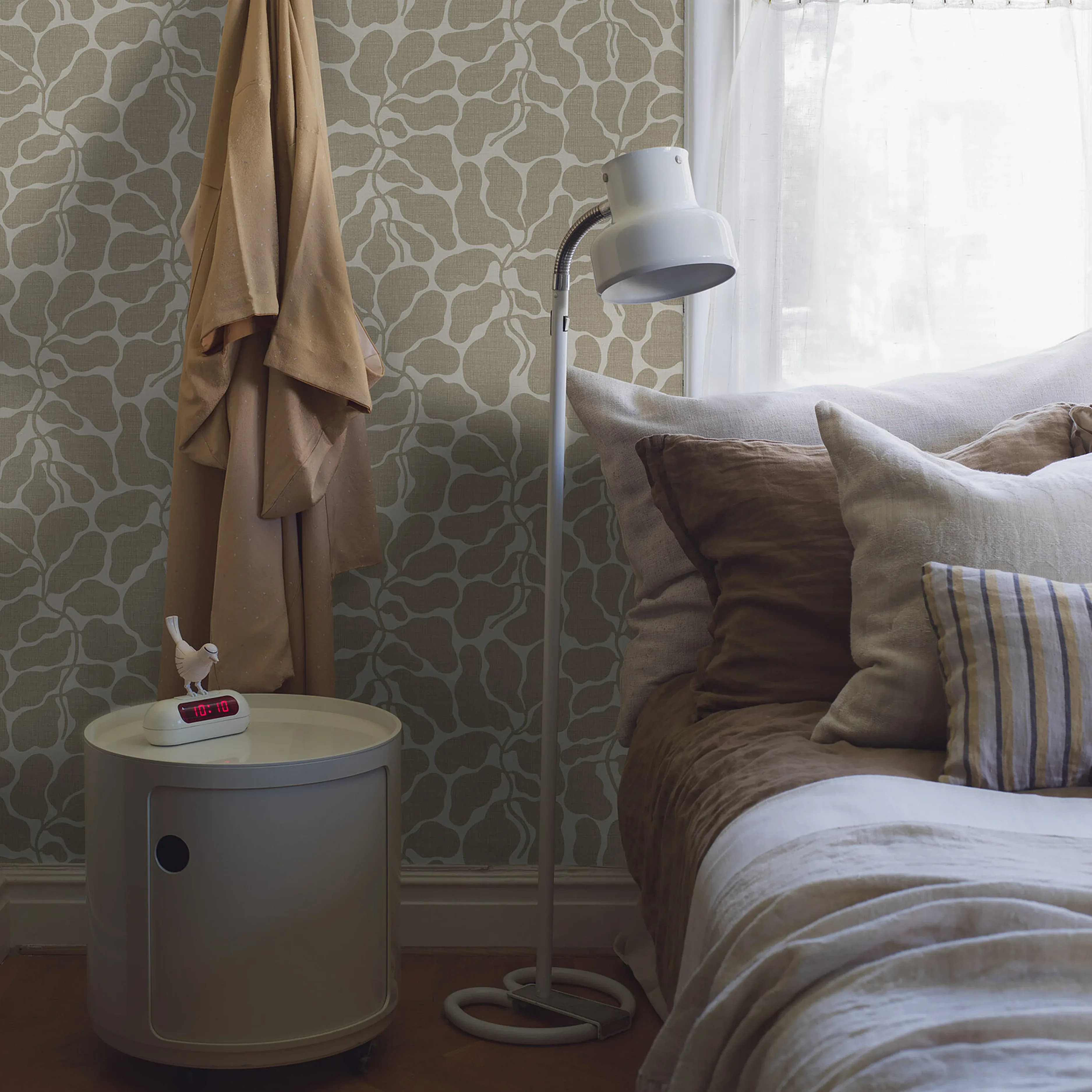MY SECRET GARDEN - NATURAL Schumacher Wallpaper | Wallpaper MY SECRET GARDEN NATURAL Schumacher Wallpaper wallpaper - SKU 2075