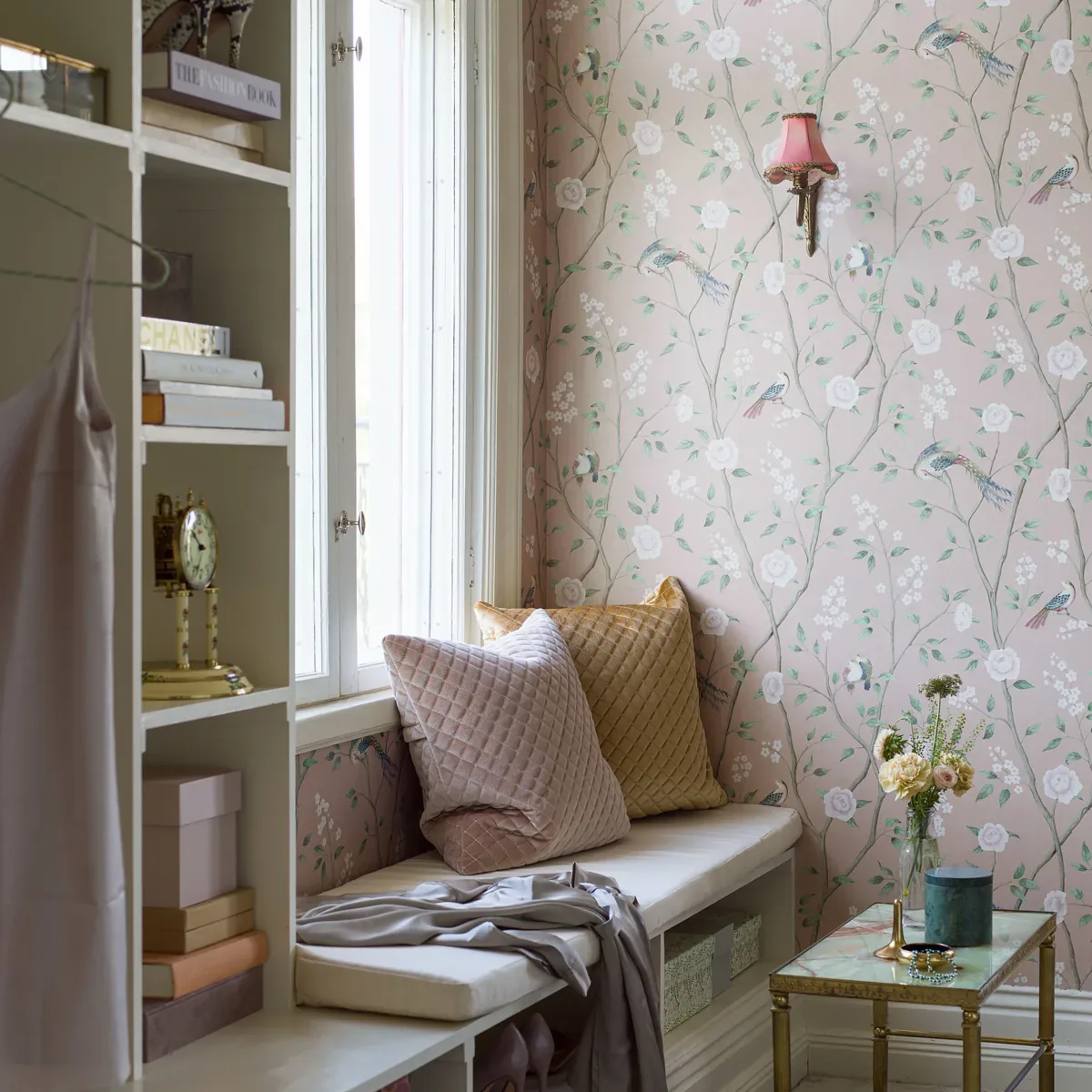 PARADISE BIRDS - BLUSH SHIMMER Schumacher Wallpaper | Wallpa PARADISE BIRDS BLUSH SHIMMER Schumacher Wallpaper wallpaper - SKU 1901