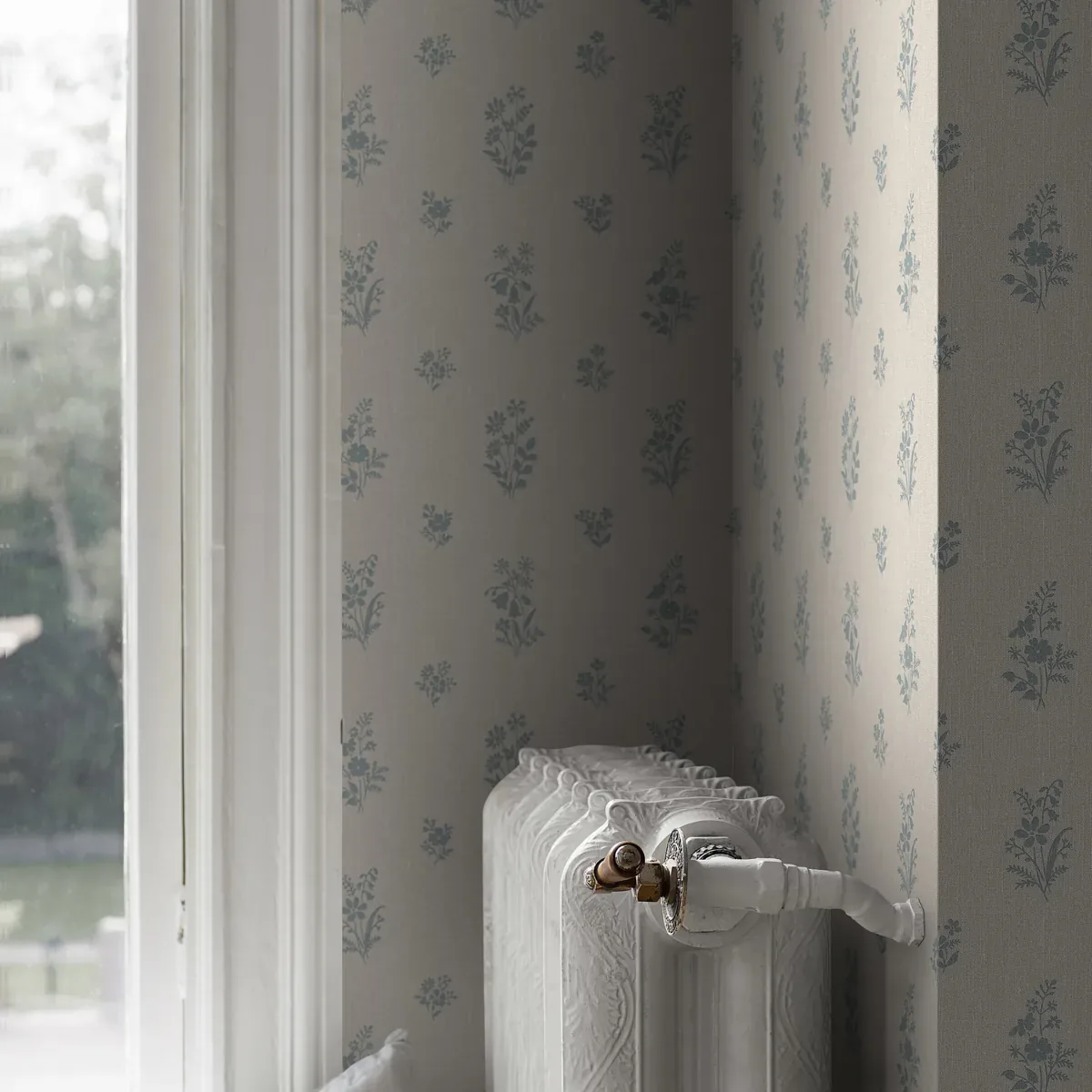 PETIT FLEURS BLUE Schumacher Wallpaper wallpaper - SKU 4264