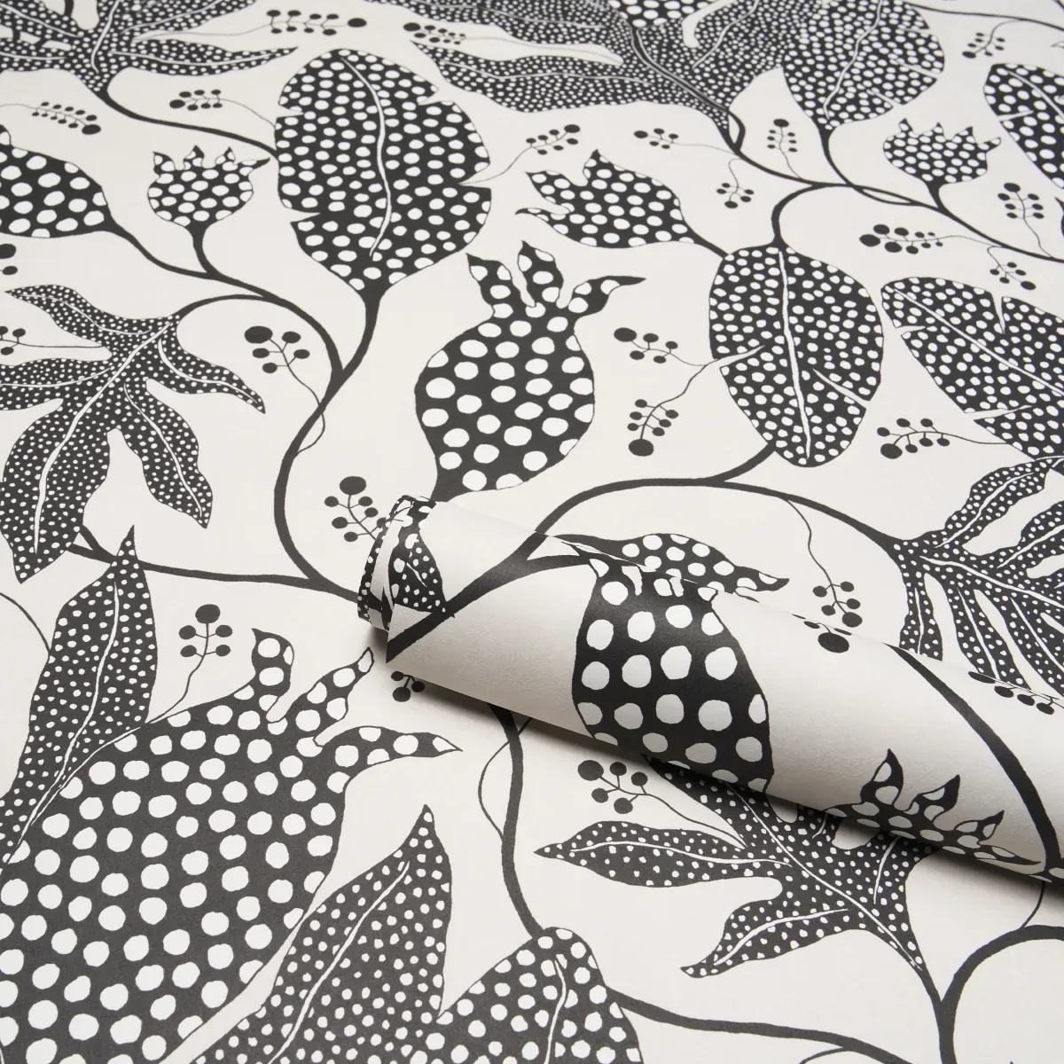 POLKA DOT JUNGLE - BLACK & CREAM Schumacher Wallpaper | Wall POLKA DOT JUNGLE BLACK & CREAM Schumacher Wallpaper wallpaper - SKU 5015462