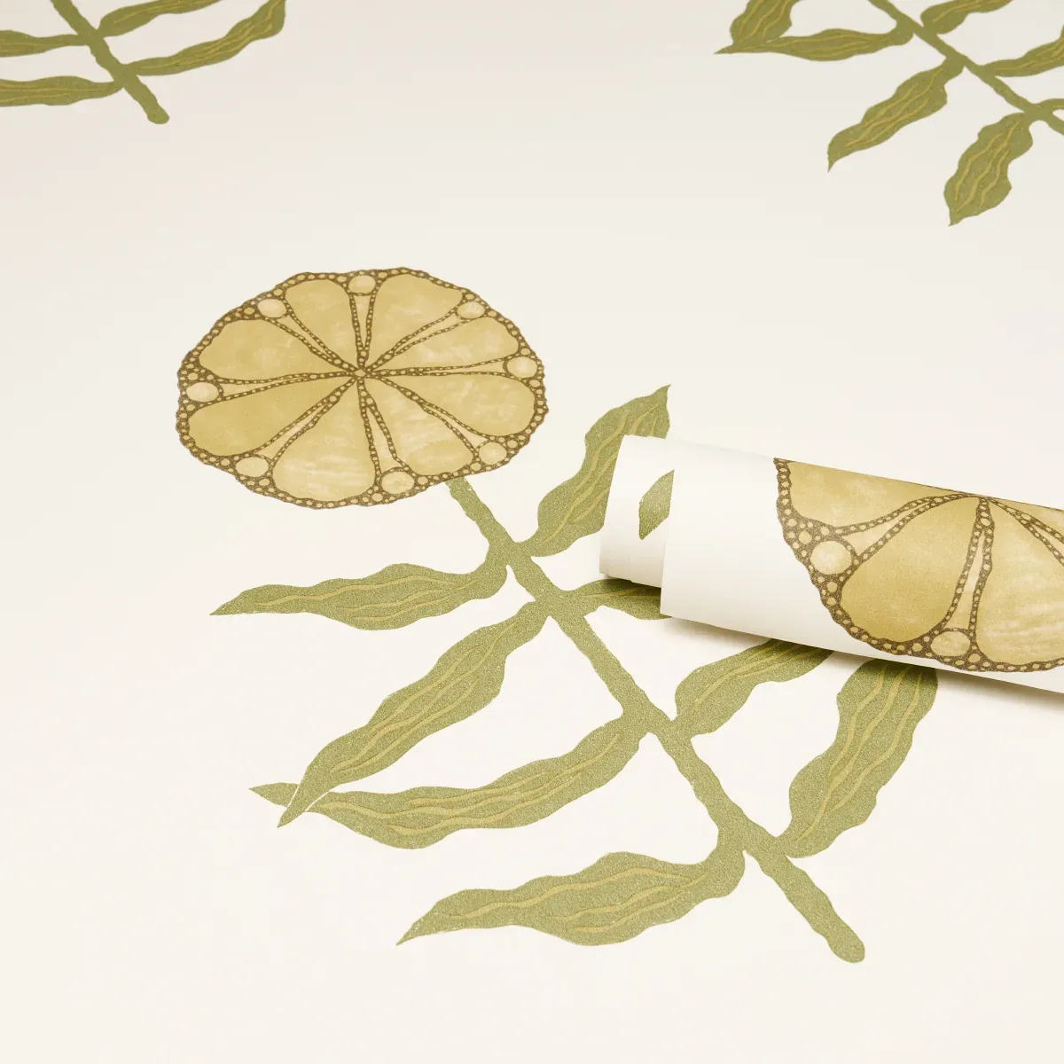 PRETTY PETALS - SOFT YELLOW Schumacher Wallpaper | Wallpaper PRETTY PETALS SOFT YELLOW Schumacher Wallpaper wallpaper - SKU 5015452