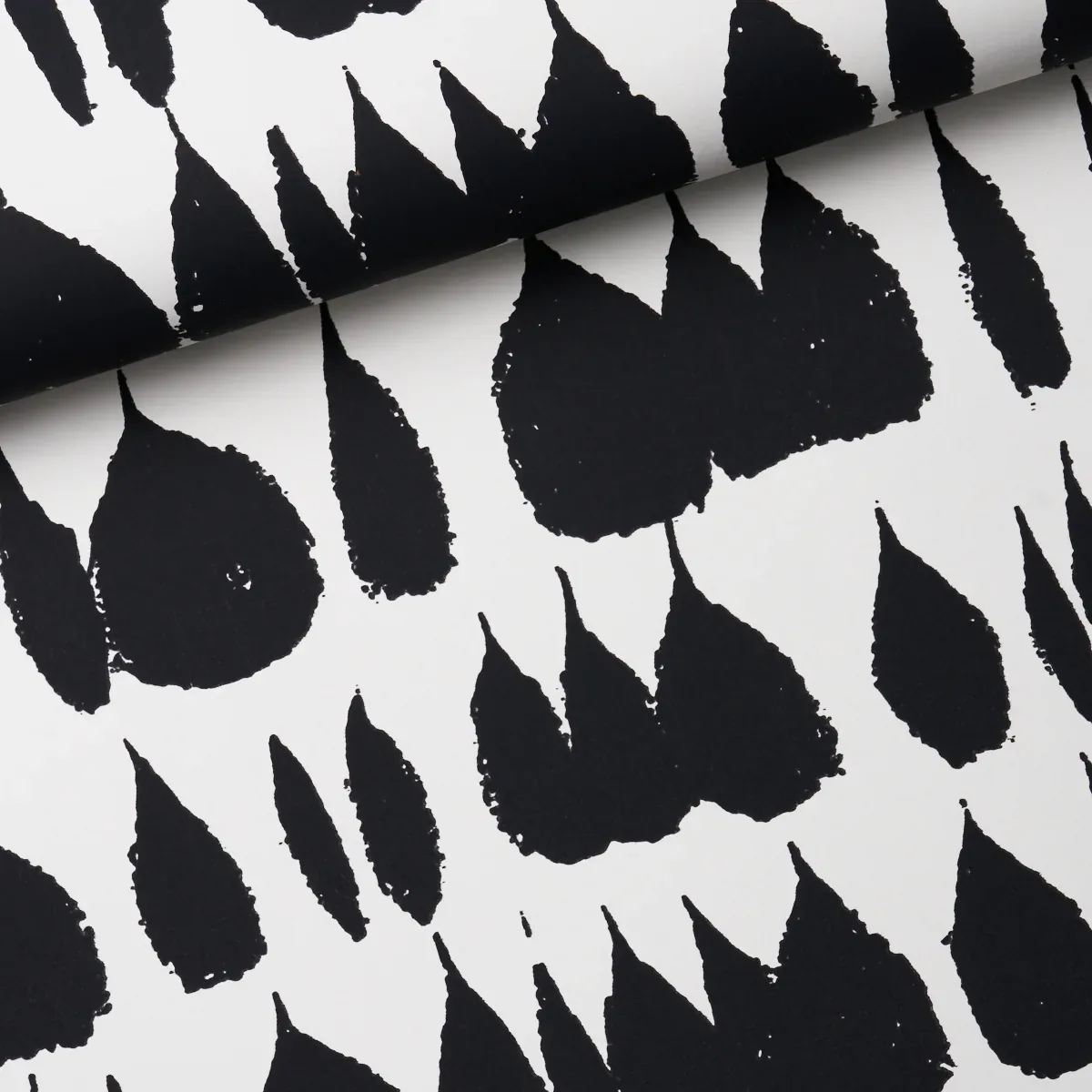 QUEEN OF SPAIN - BLACK Schumacher Wallpaper | Wallpaper Twin QUEEN OF SPAIN BLACK Schumacher Wallpaper wallpaper - SKU 5005881
