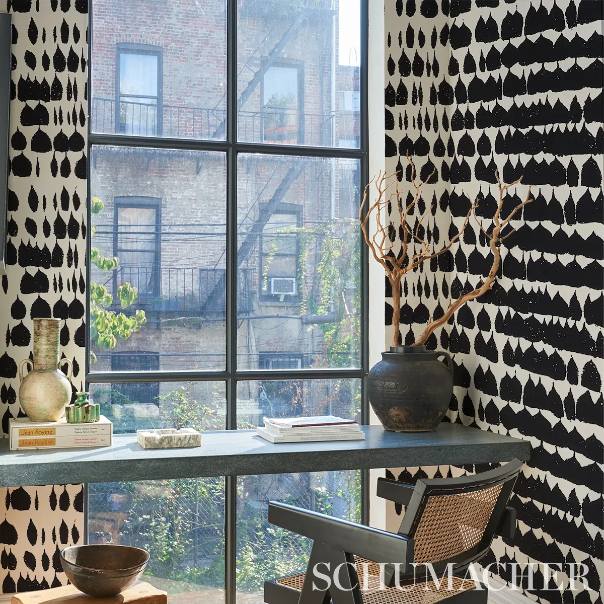 QUEEN OF SPAIN - BLACK Schumacher Wallpaper | Wallpaper Twin QUEEN OF SPAIN BLACK Schumacher Wallpaper wallpaper - SKU 5005881
