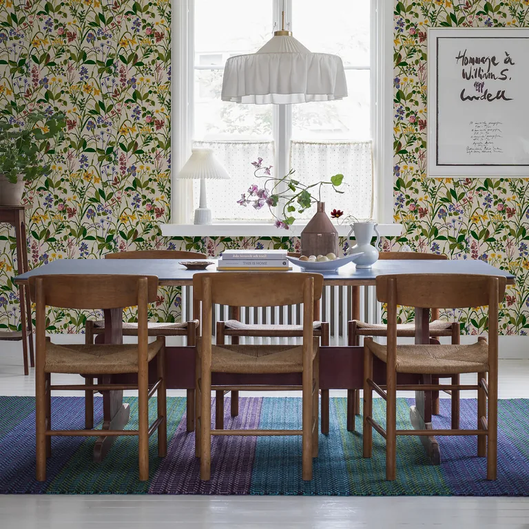 Schumacher ROS OCH LILJA wallpaper, color IVORY, SKU 1962