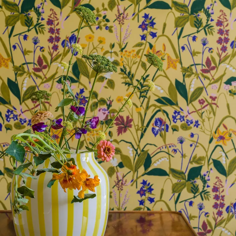 Schumacher ROS OCH LILJA wallpaper, color OCHRE, SKU 1963