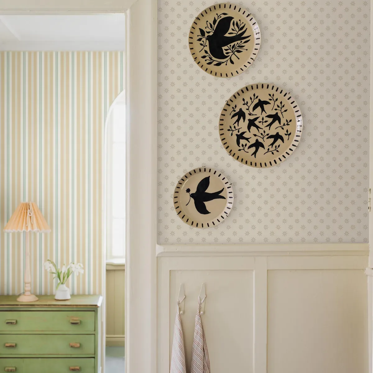 SKOGSSTJÄRNA NATURAL Schumacher Wallpaper wallpaper - SKU 5807