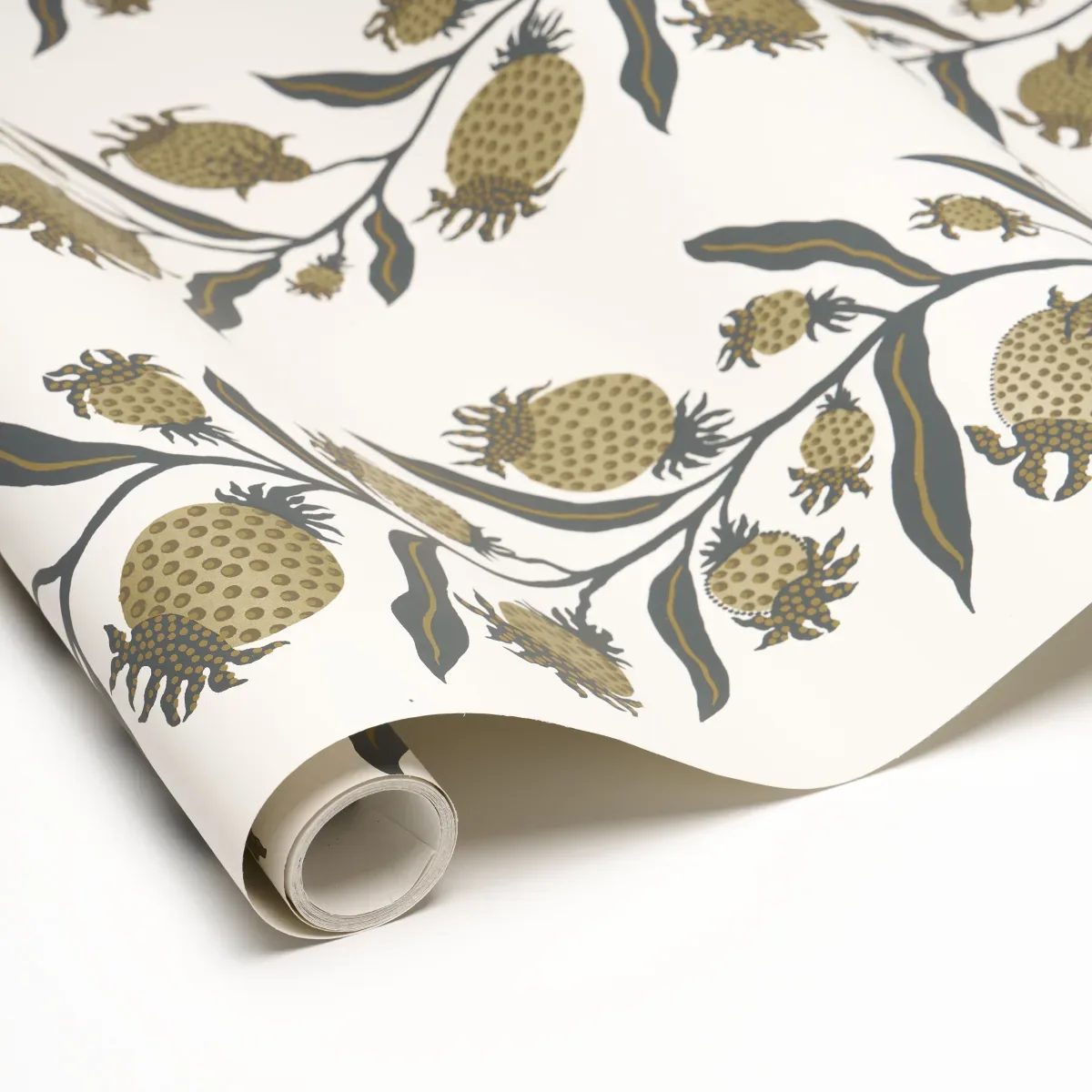 THISTLE VINE - BLACK & GOLD Schumacher Wallpaper | Wallpaper THISTLE VINE BLACK & GOLD Schumacher Wallpaper wallpaper - SKU 5015481