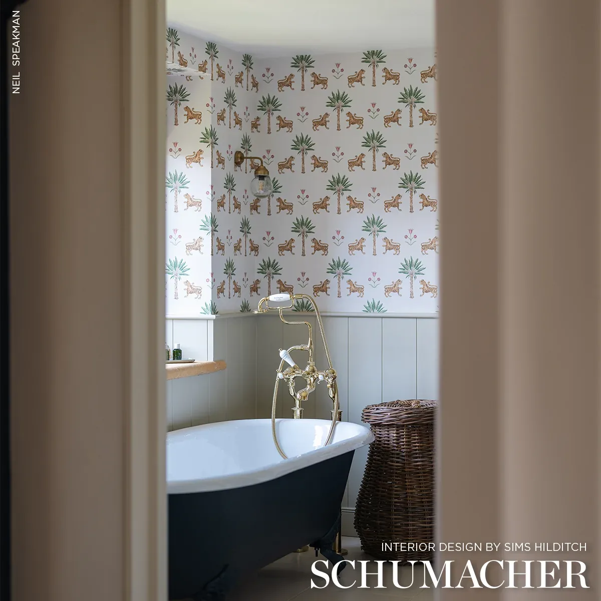 TIGER PALM - CRIMSON Schumacher Wallpaper | Wallpaper Twins TIGER PALM CRIMSON Schumacher Wallpaper wallpaper - SKU 5012922