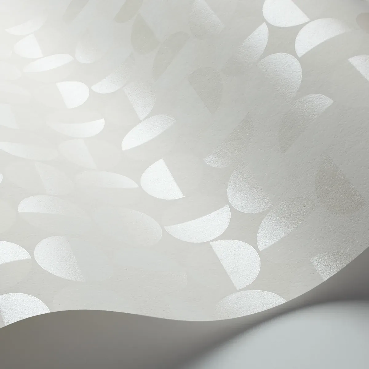 VERTIGO - PEARL Schumacher Wallpaper | Wallpaper Twins VERTIGO PEARL Schumacher Wallpaper wallpaper - SKU 1776