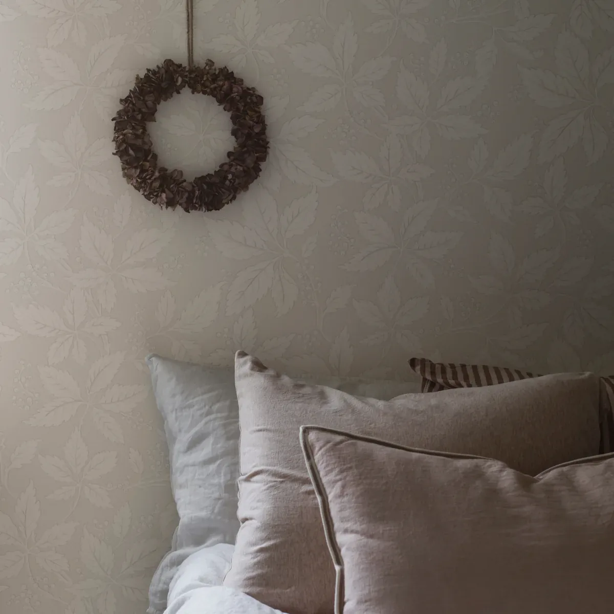 VILDVIN BONE Schumacher Wallpaper wallpaper - SKU 2027
