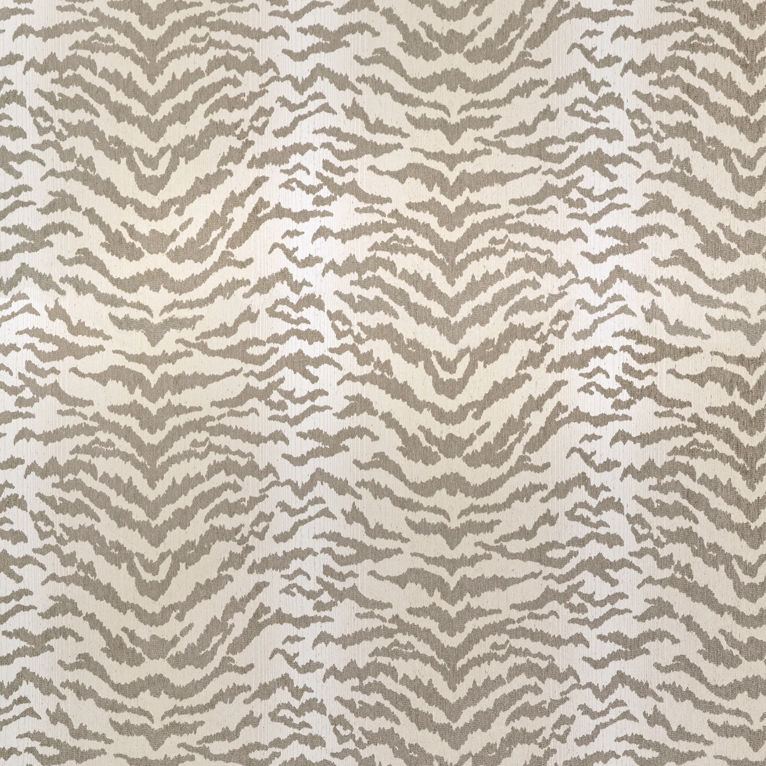 Thibaut Aja in Linen (W711316)