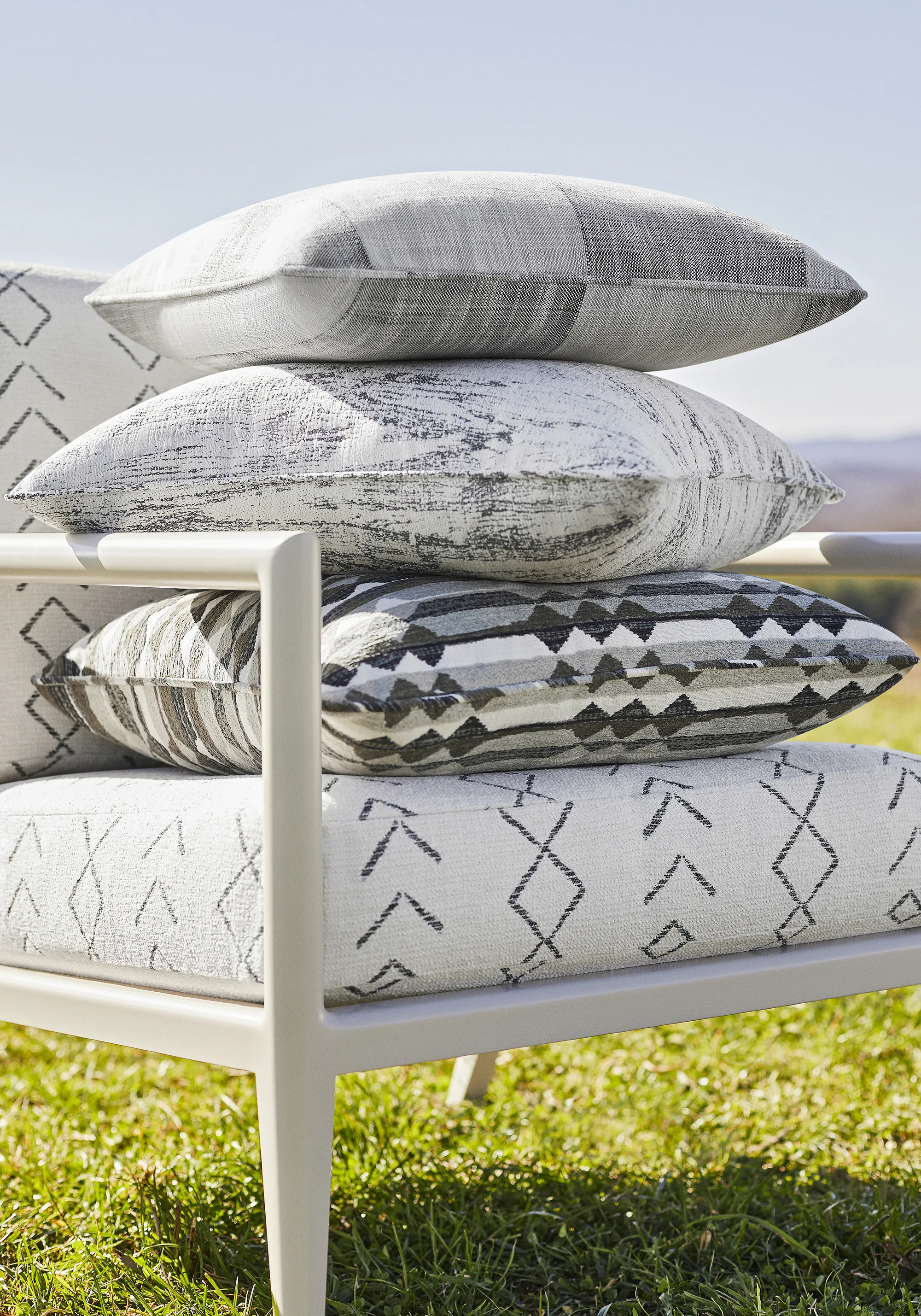 Thibaut Anasazi in Charcoal (W78363)