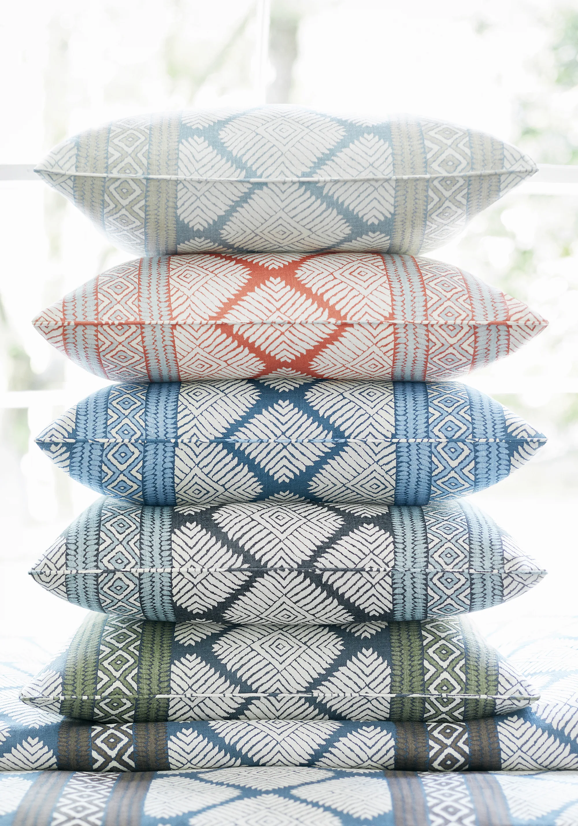 Thibaut Austin in Black and Mineral Blue (F913250)