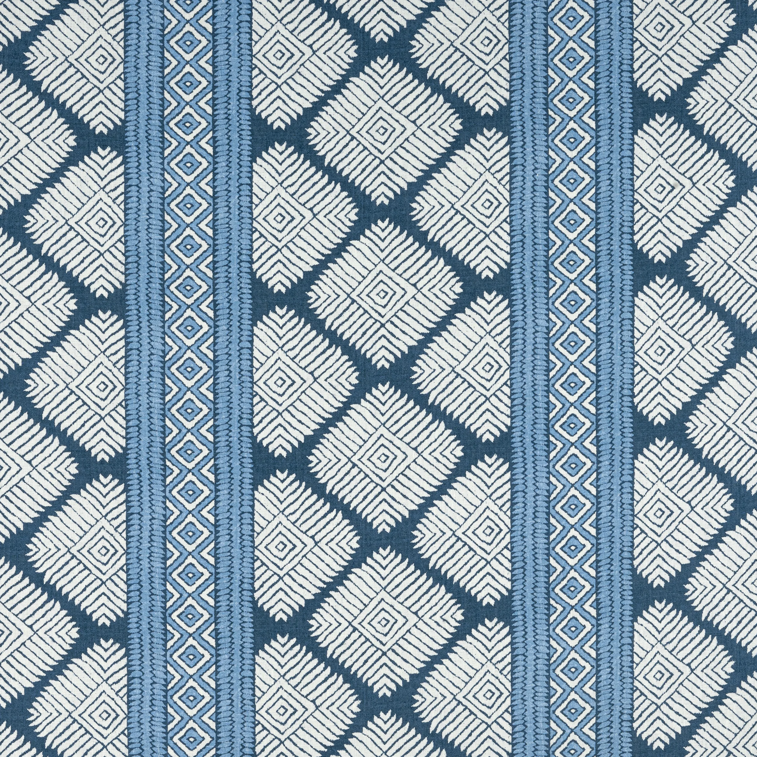 Thibaut Austin in Navy (F913249)