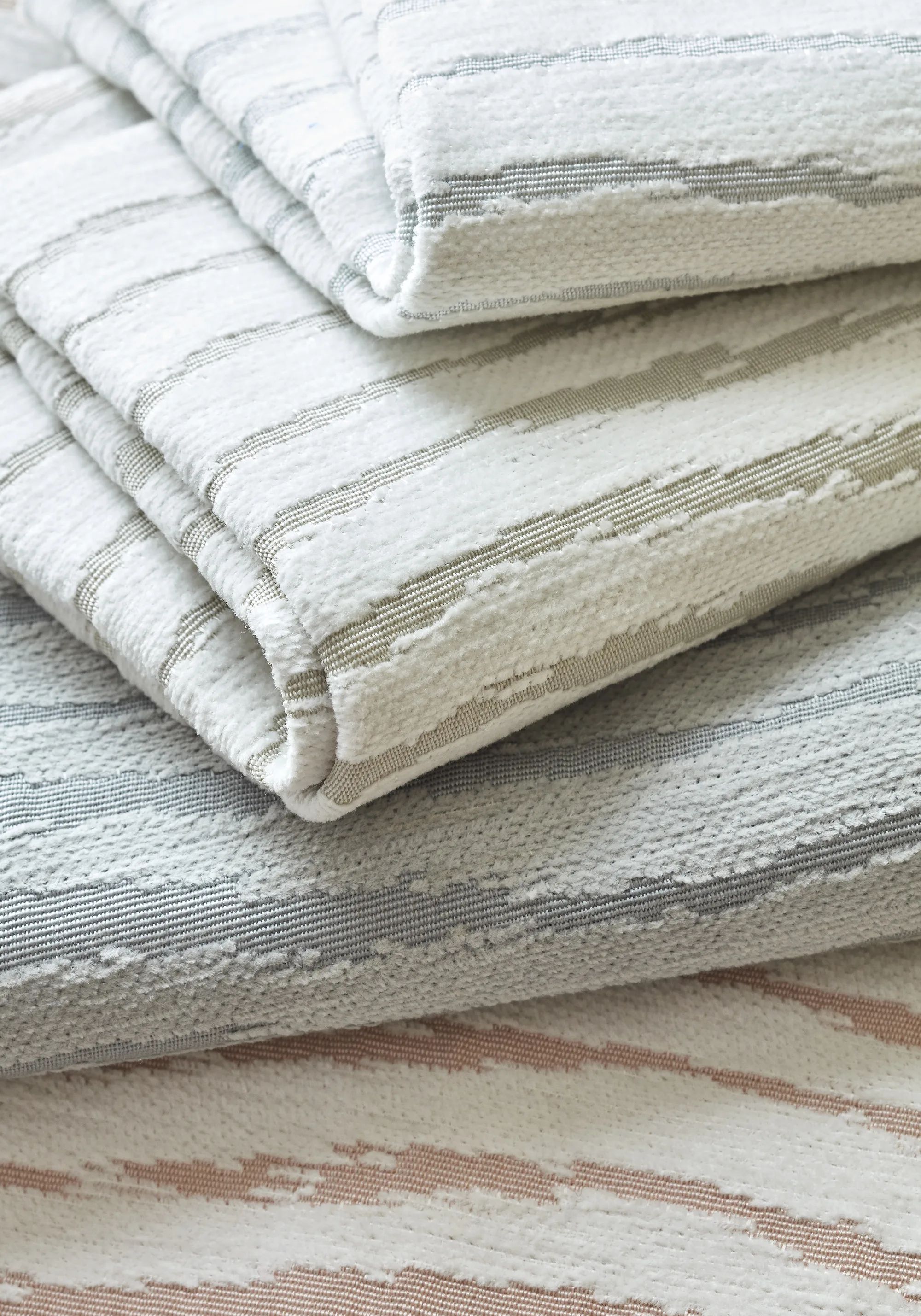 Thibaut Capri in Grey (W789153)