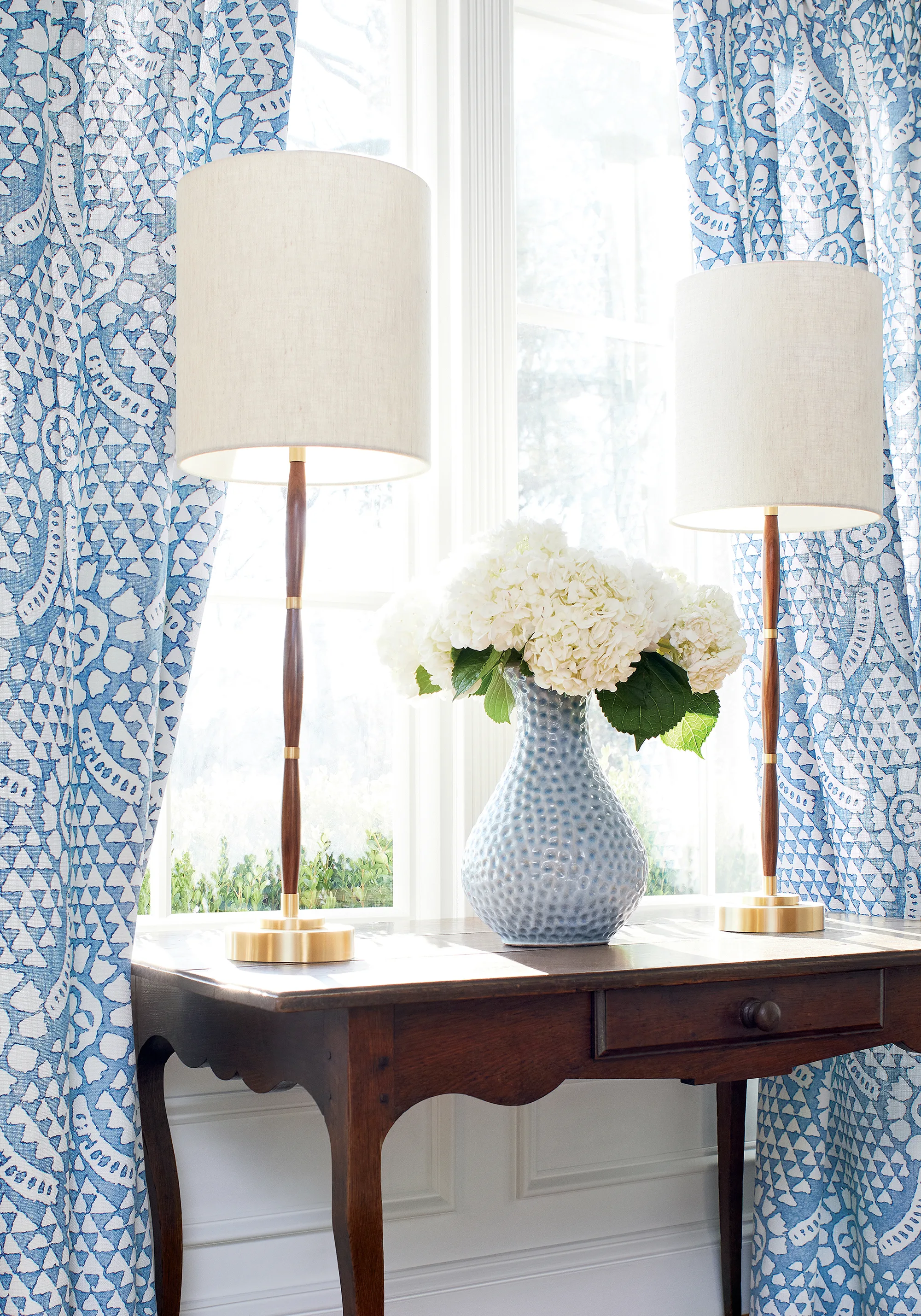 Thibaut Chamomile in Blue and White (F914314)