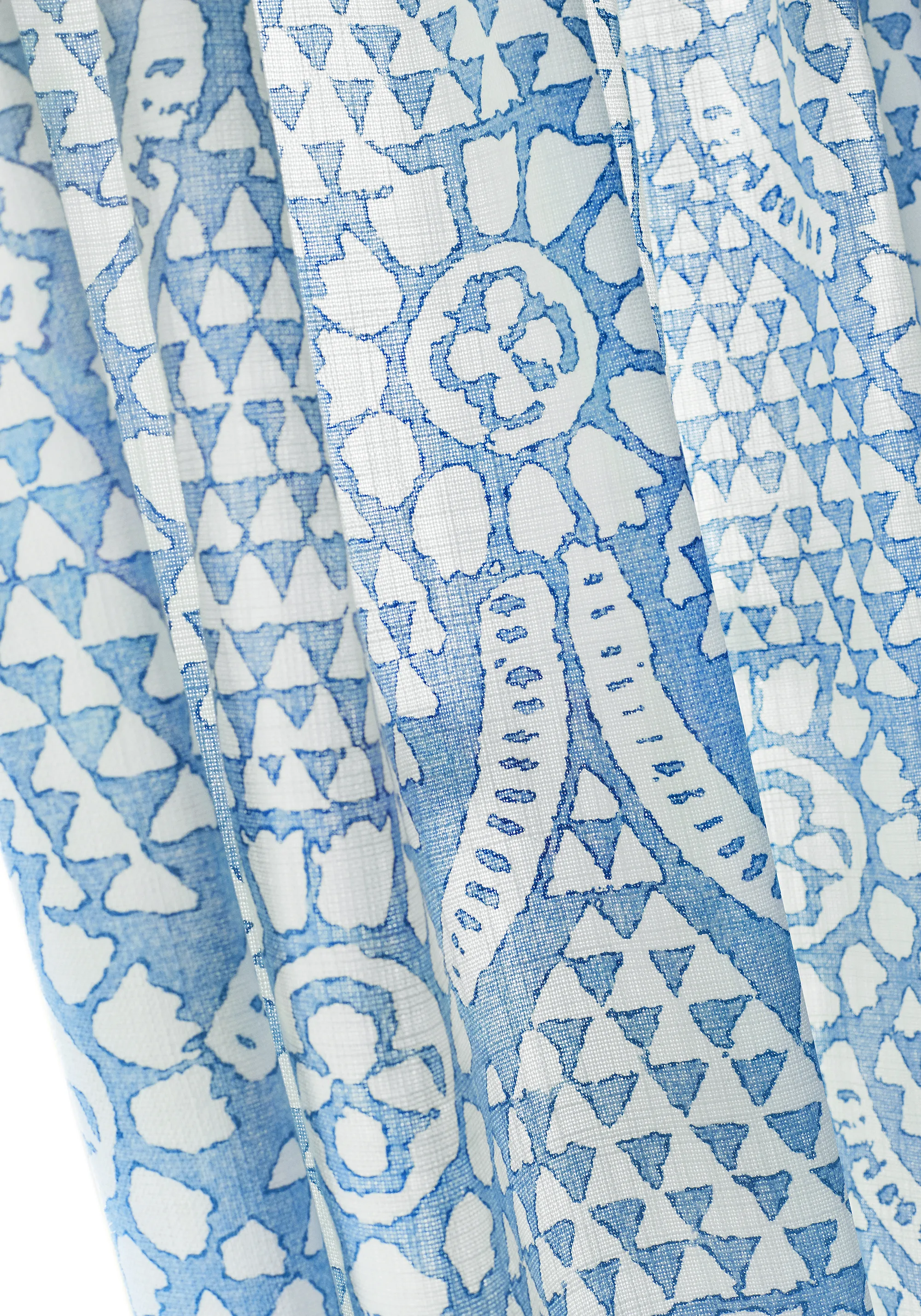 Thibaut Chamomile in Blue and White (F914314)