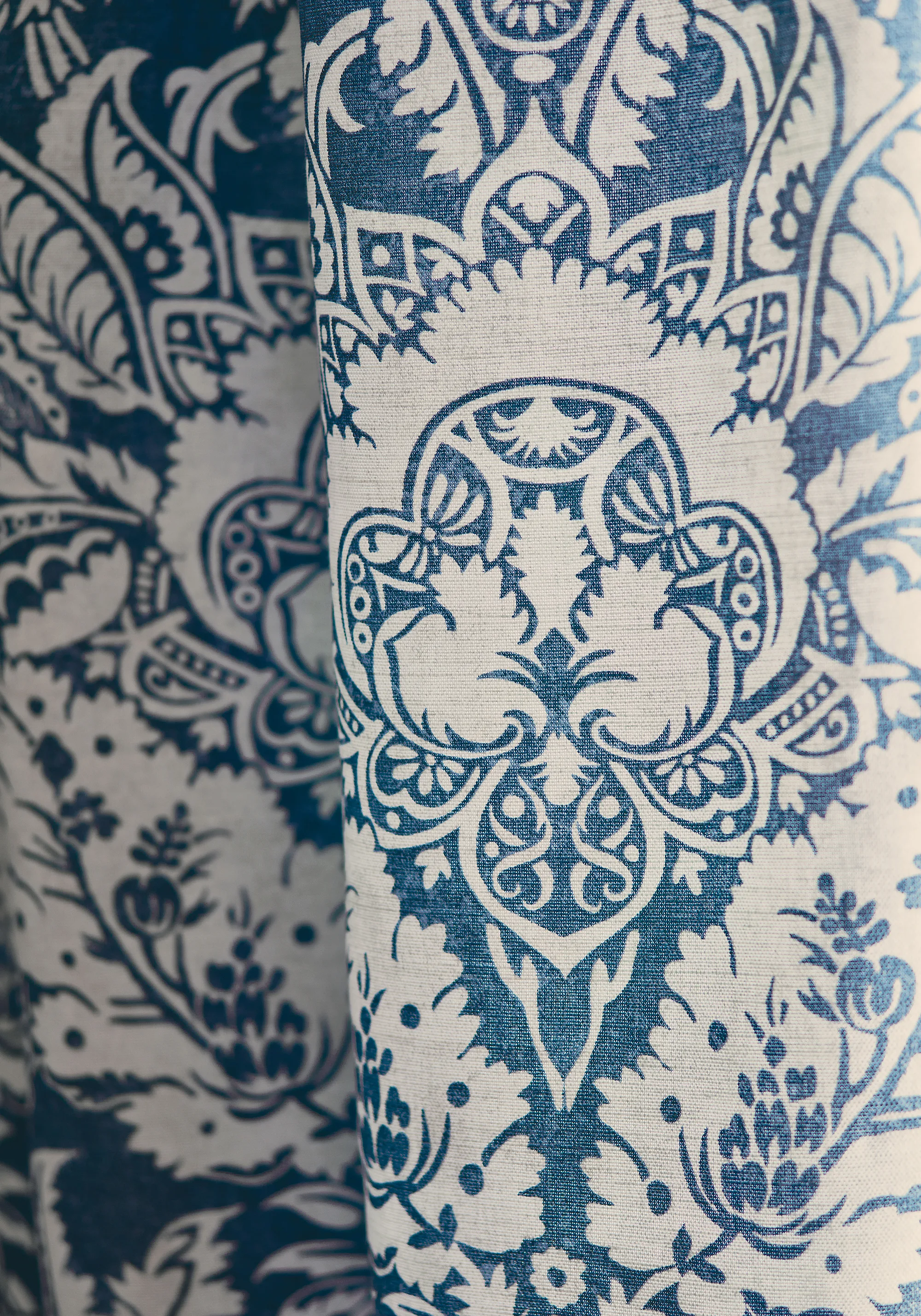 Thibaut Chardonnet Damask in Navy (F972583)