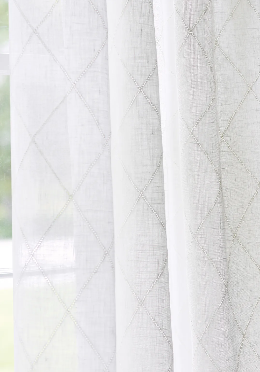 Thibaut Claremont Trellis in Ivory (W772588)