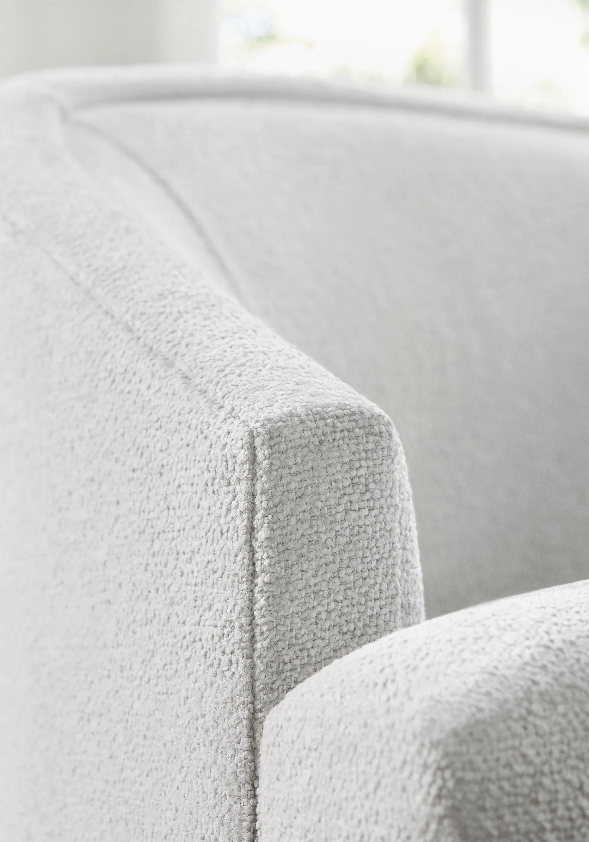 Thibaut Dolcetto in Platinum (W8138)