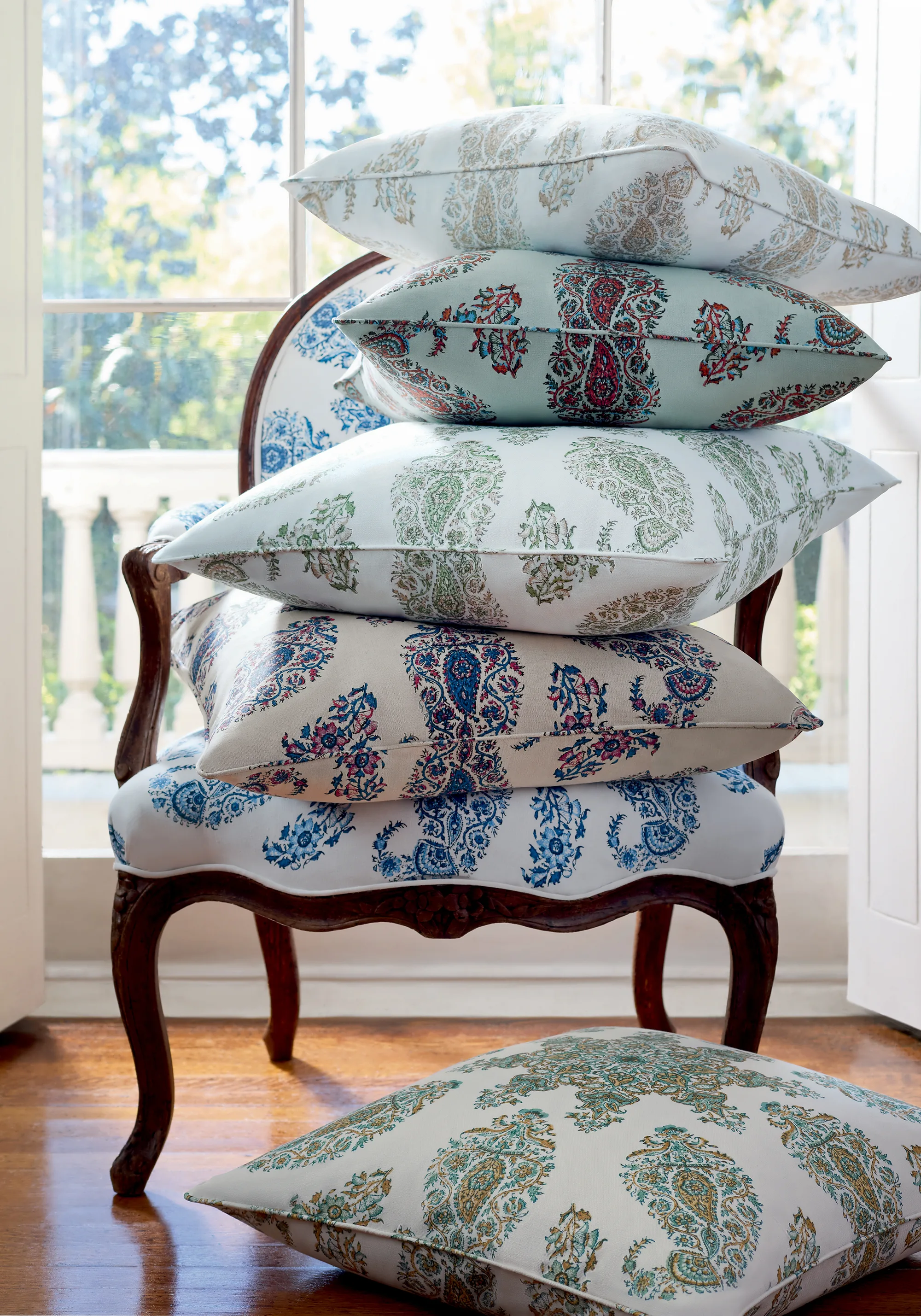 Thibaut East India in Blue and White (F936429)