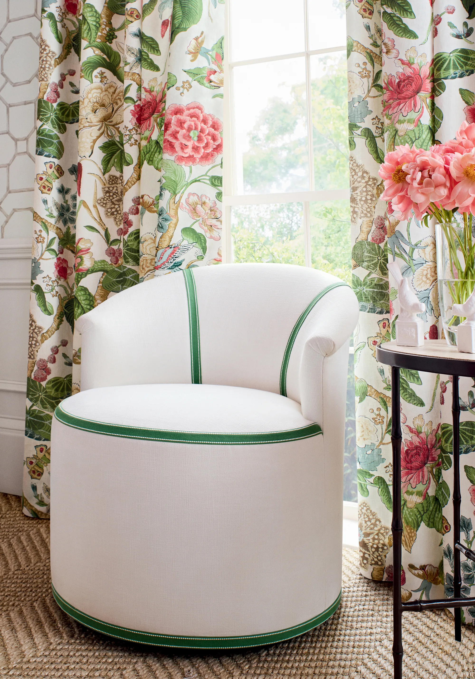 Thibaut Hill Garden in Coral and Green (F913658)