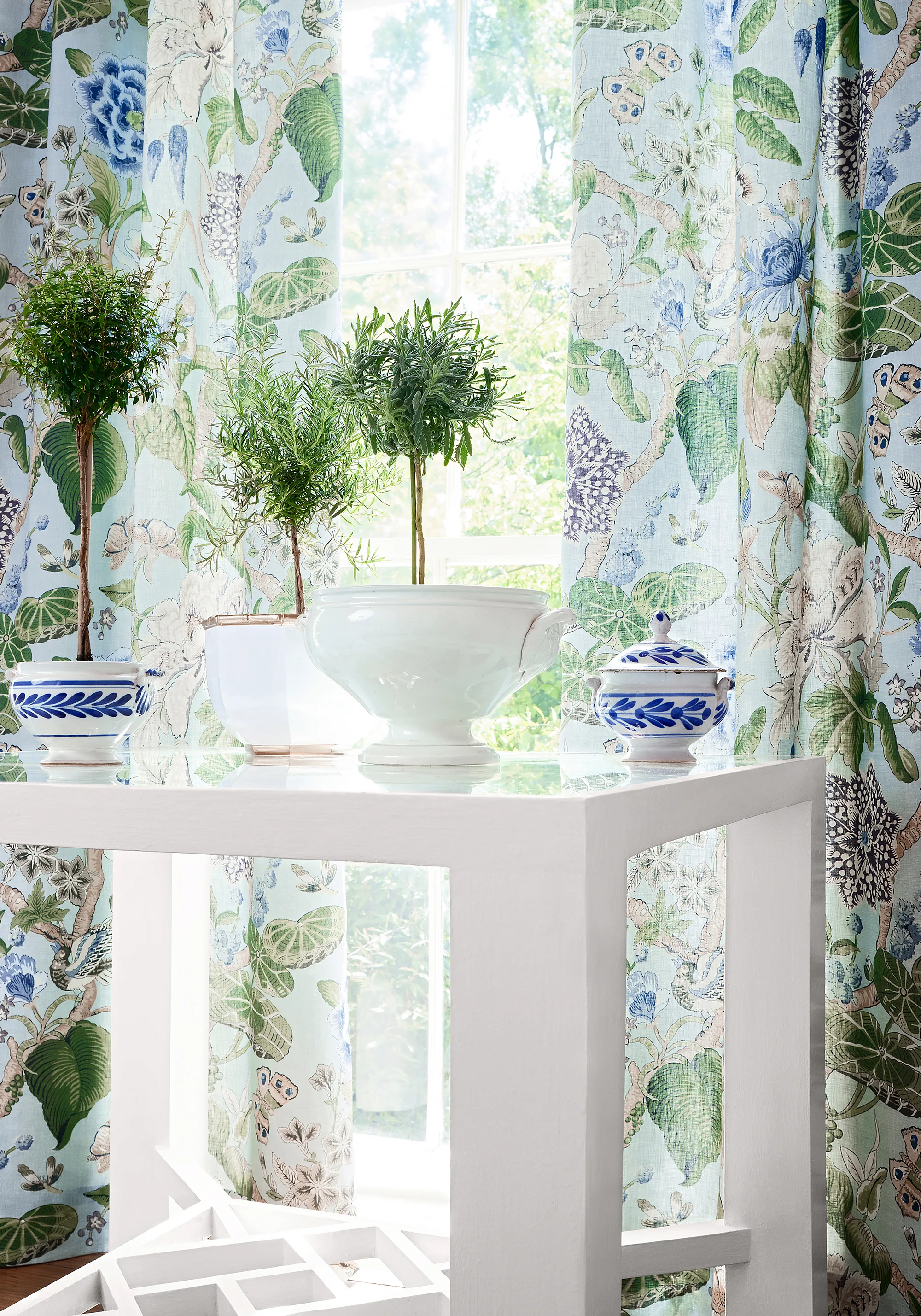 Thibaut Hill Garden in Spa Blue (F913654)