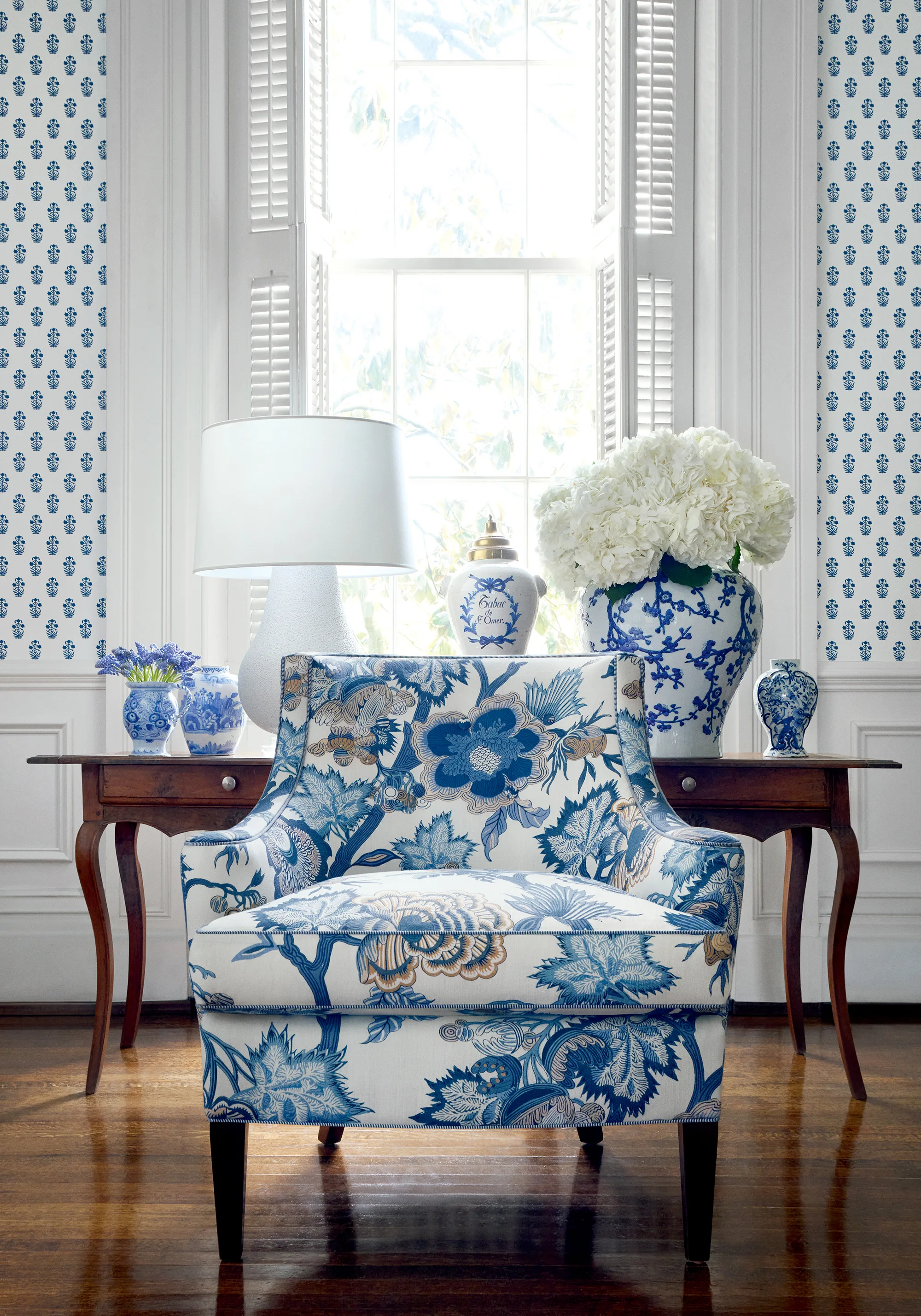 Thibaut Indienne Jacobean in Blue and White (F936418)