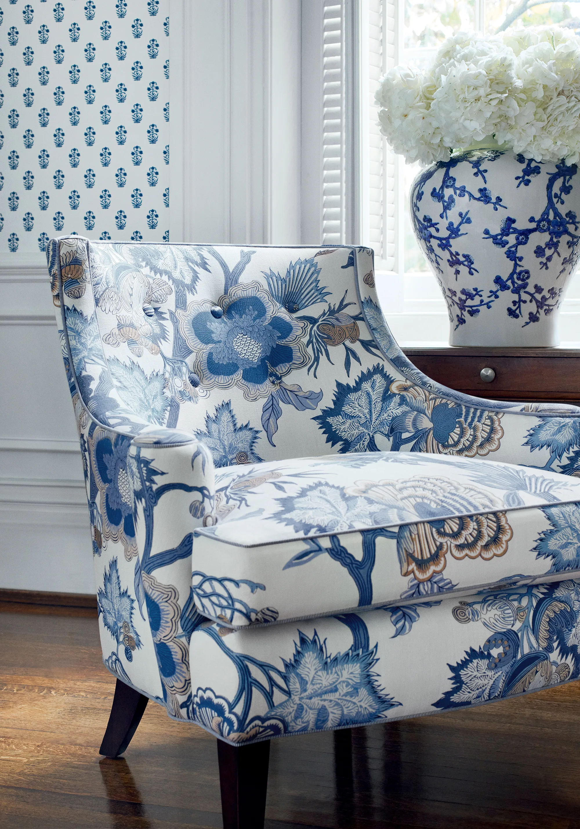 Thibaut Indienne Jacobean in Blue and White (F936418)