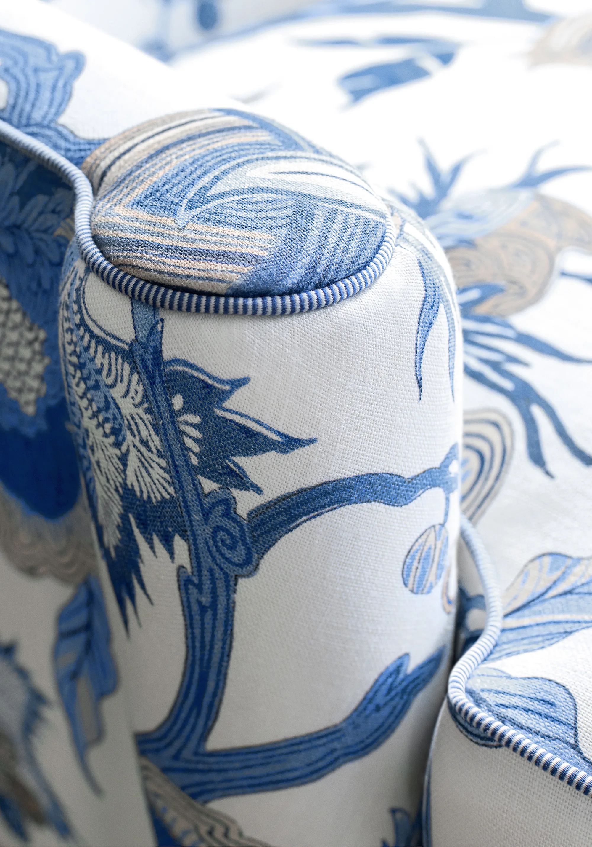 Thibaut Indienne Jacobean in Blue and White (F936418)