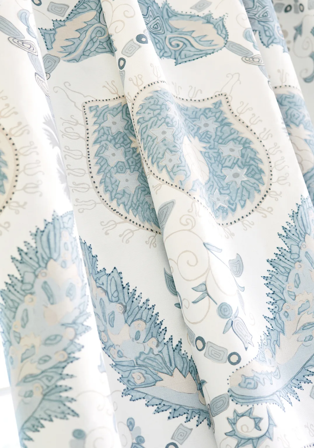 Thibaut Lewis in Spa Blue (F913215)