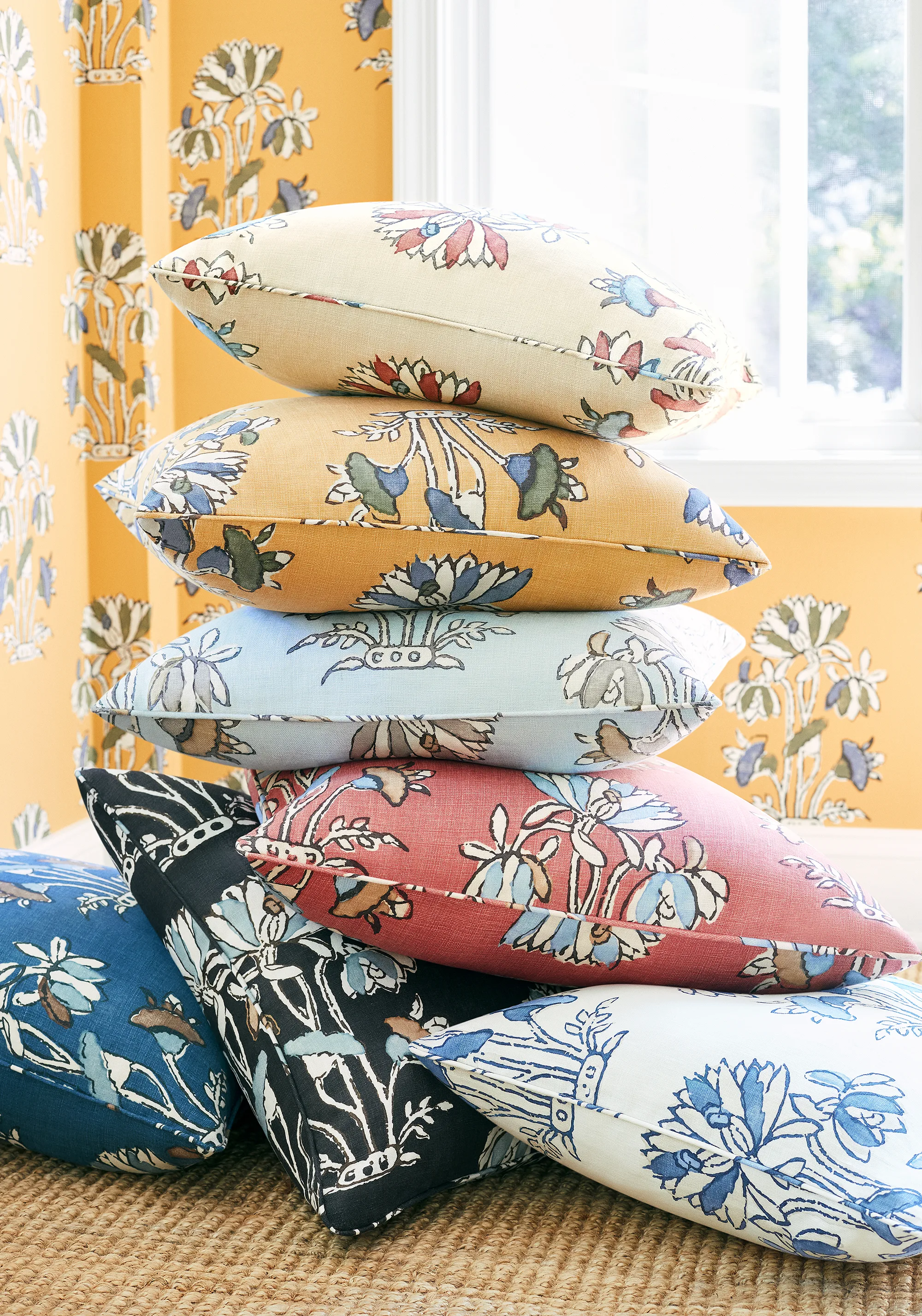 Thibaut Lily Flower in Black (F913200)