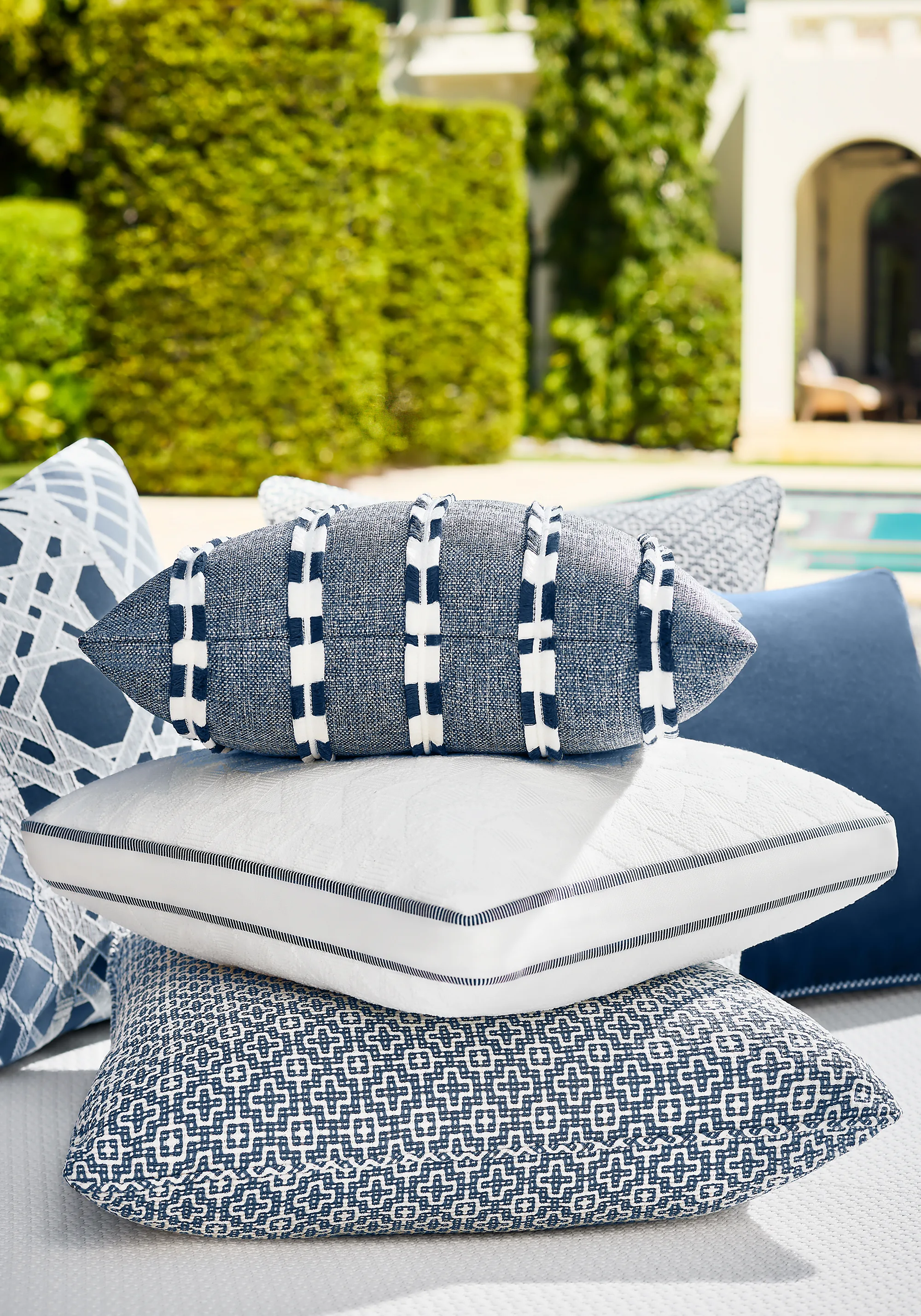 Thibaut Mirasol Velvet in Navy (W81742)