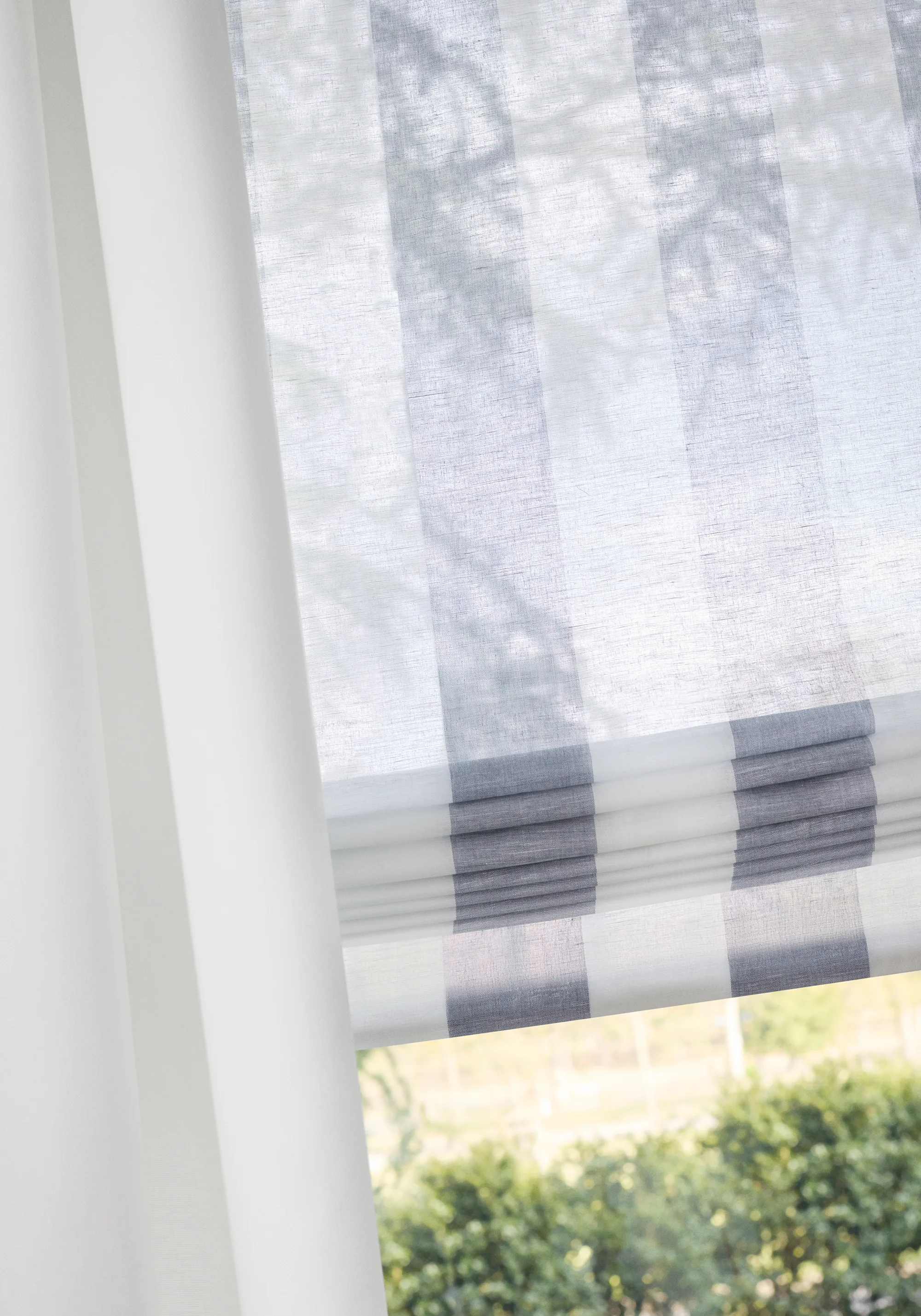Thibaut Newport Stripe in Navy and White (FWW8210)