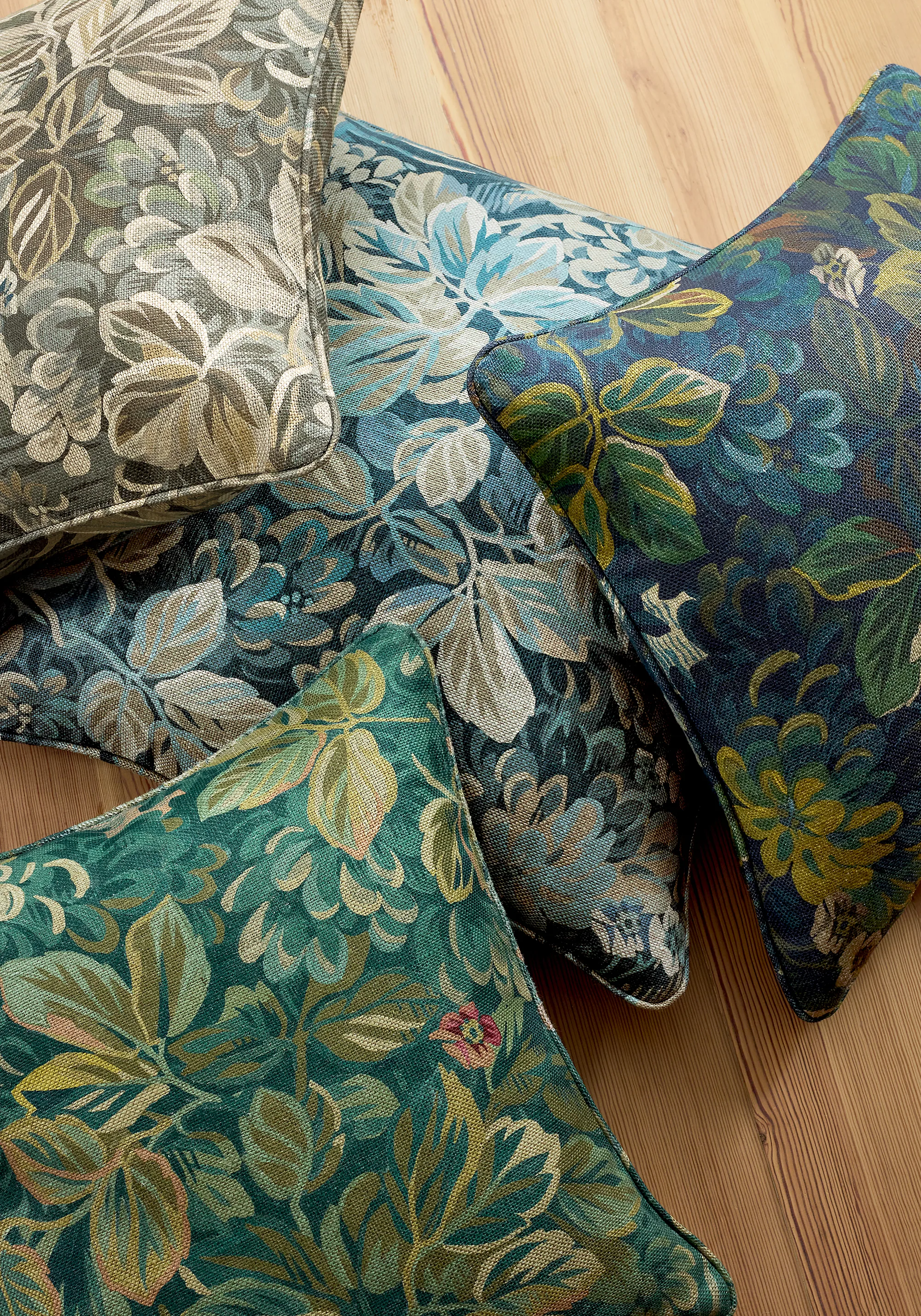 Thibaut Night Garden in Midnight (F910531)