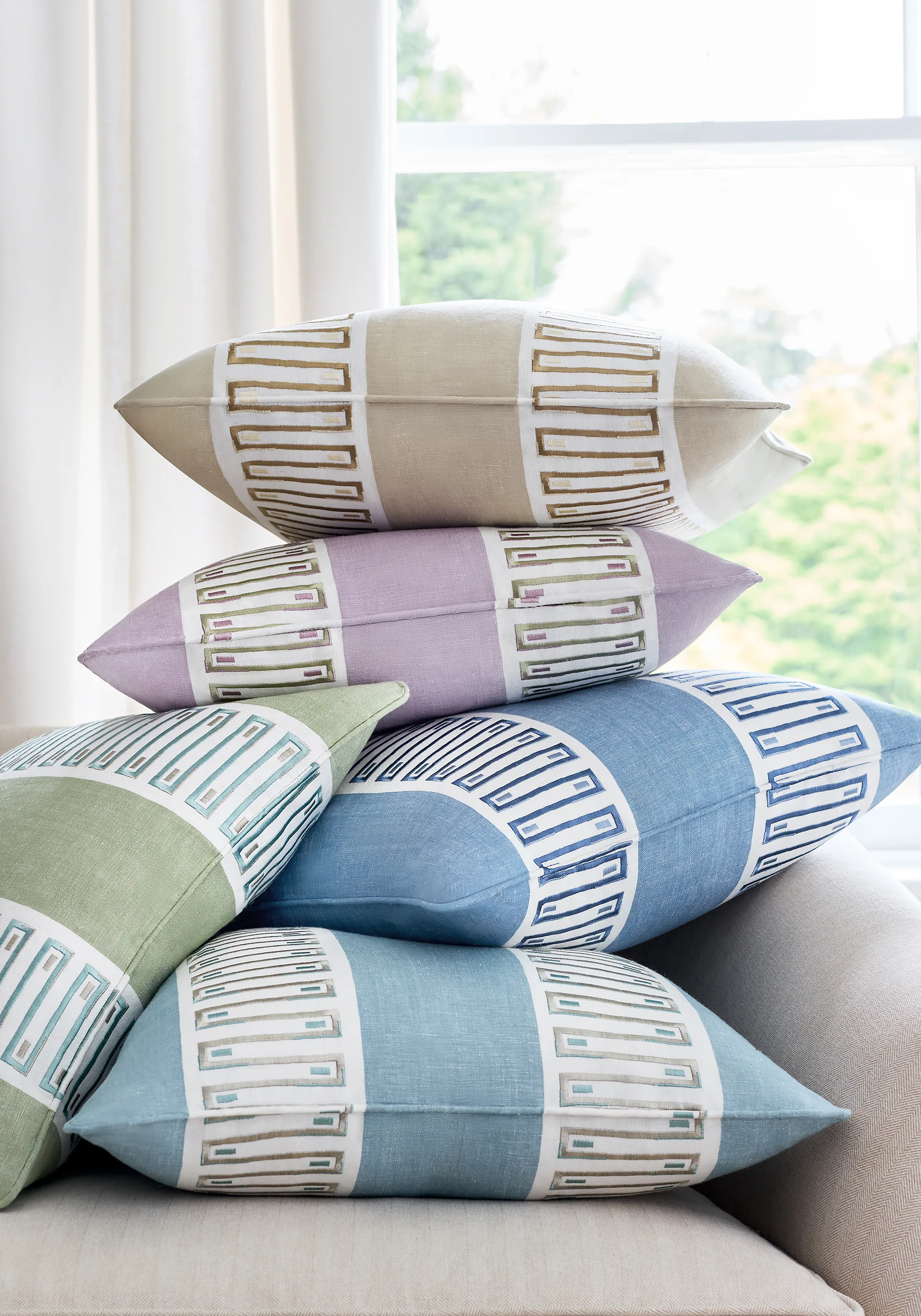 Thibaut Raritan Line Embroidery in Blue (W714631)