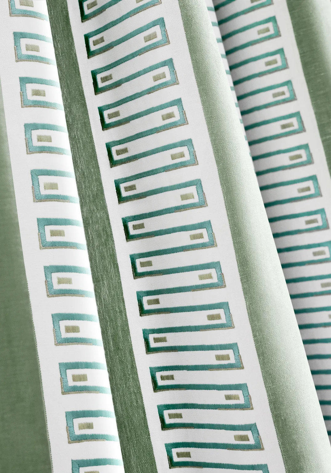 Thibaut Raritan Line Embroidery in Sage (W714629)