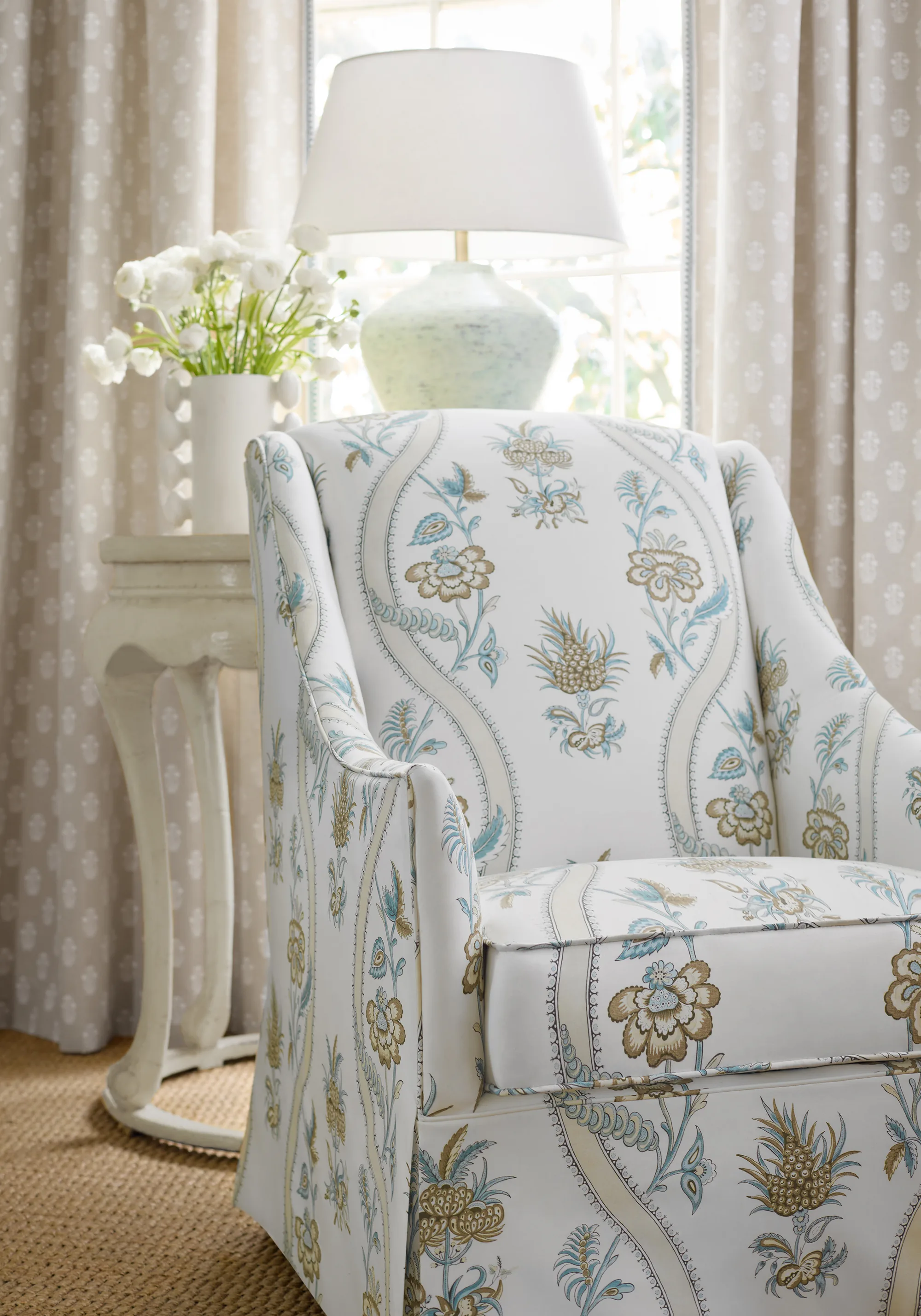 Thibaut Ribbon Floral in Beige and Spa Blue (F936425)