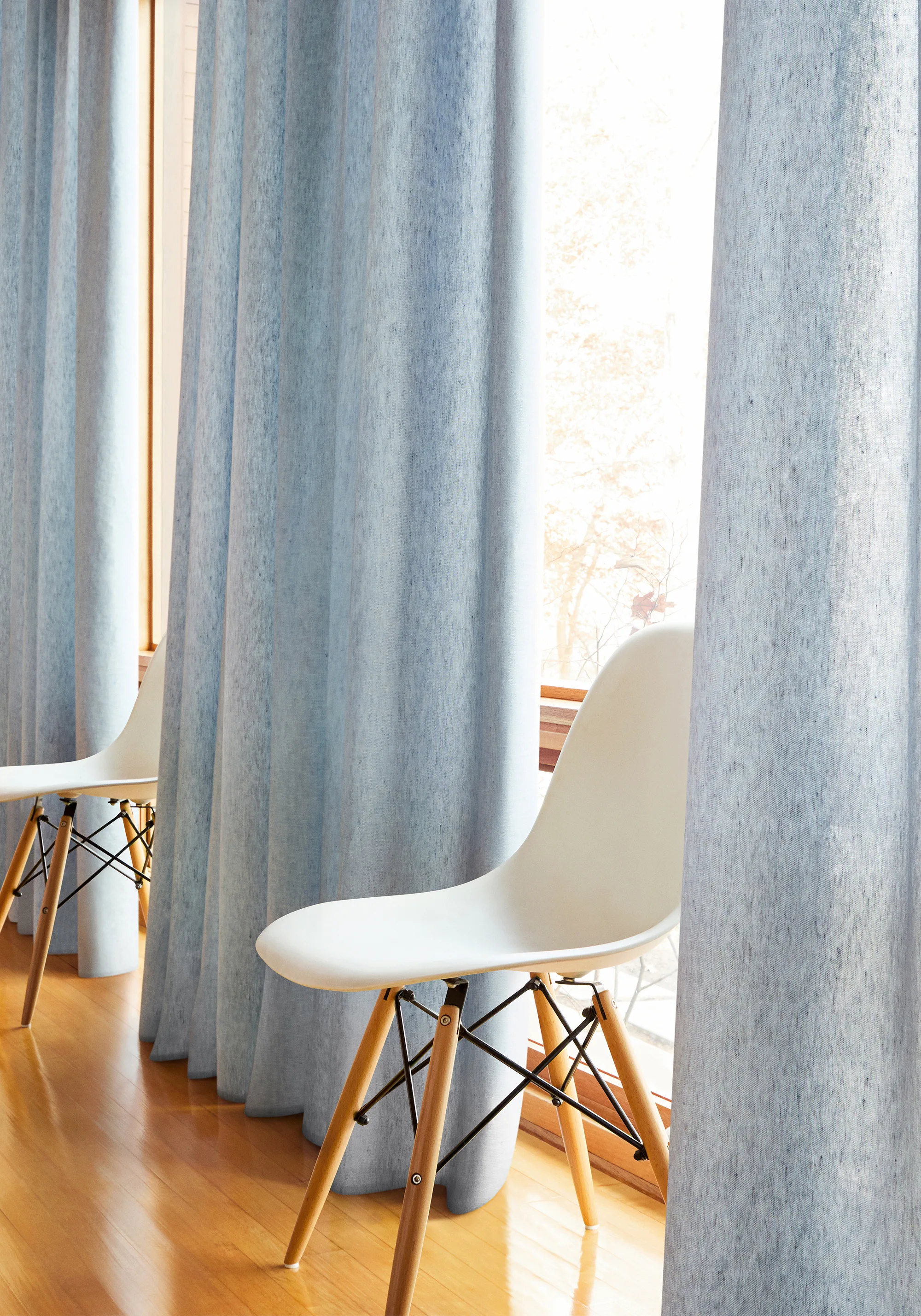 Thibaut Skye Linen in Cornflower (FWW7600)
