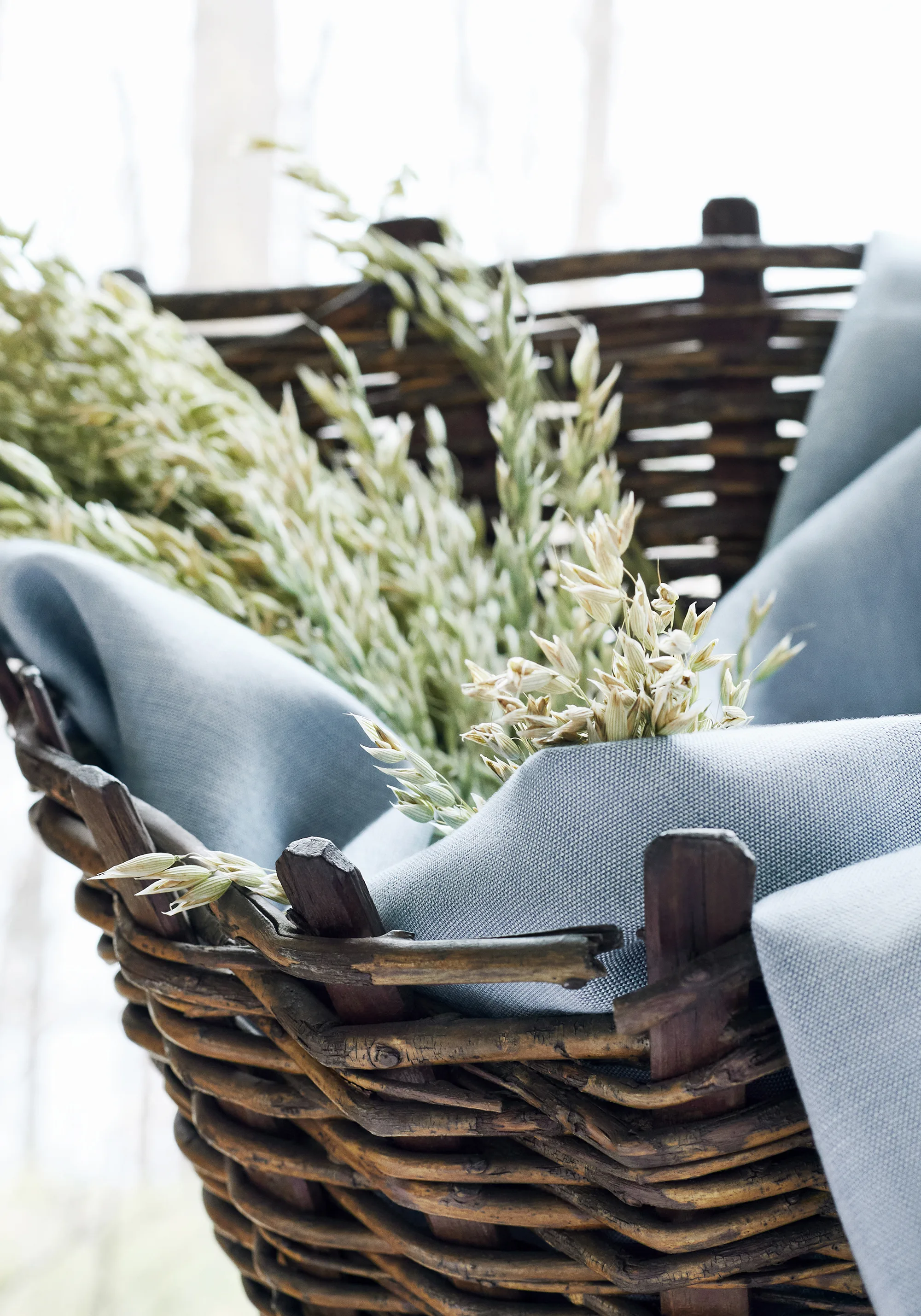 Thibaut Skye Linen in Cornflower (FWW7600)