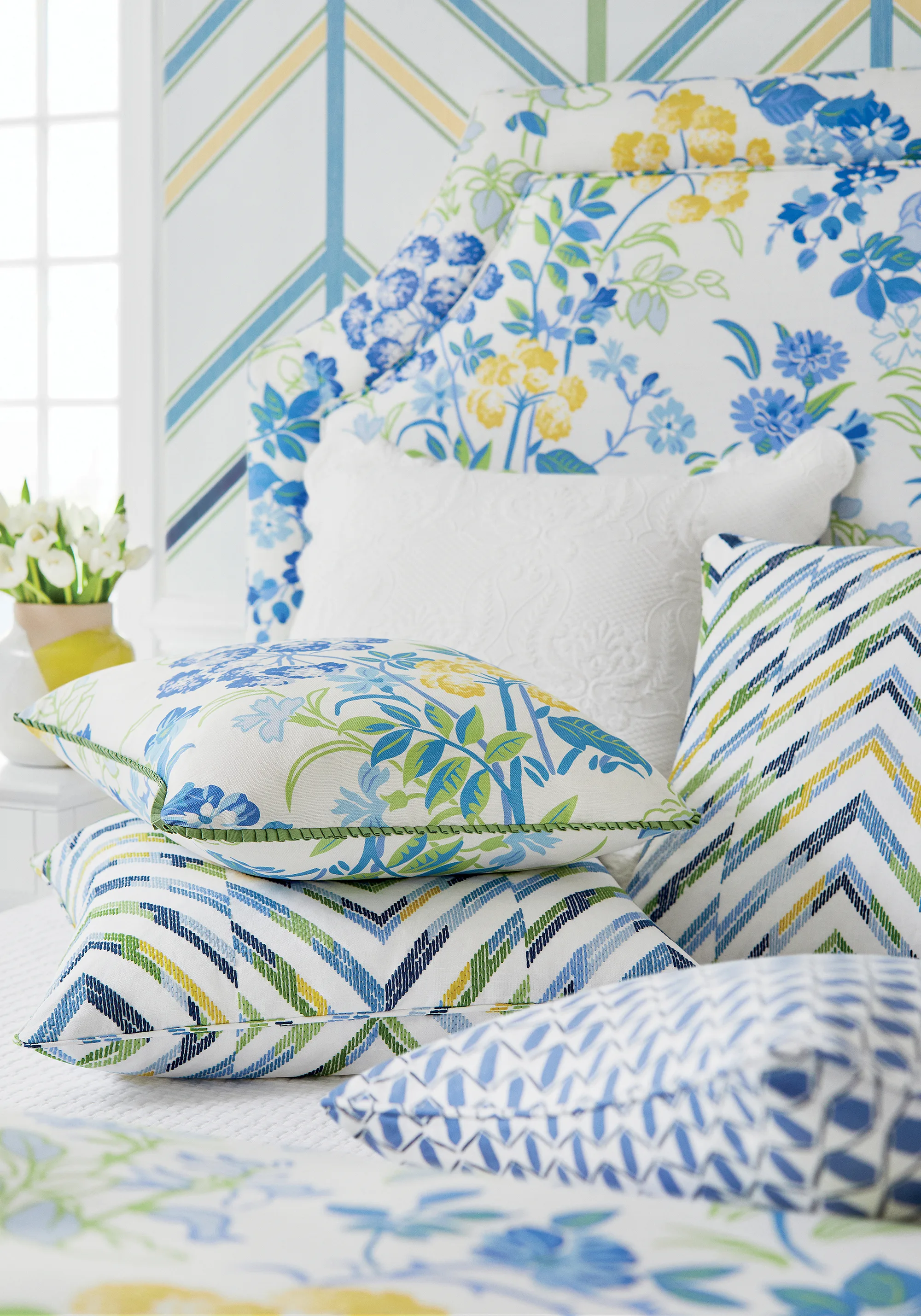 Thibaut Spring Garden in Blue and White (F914336)