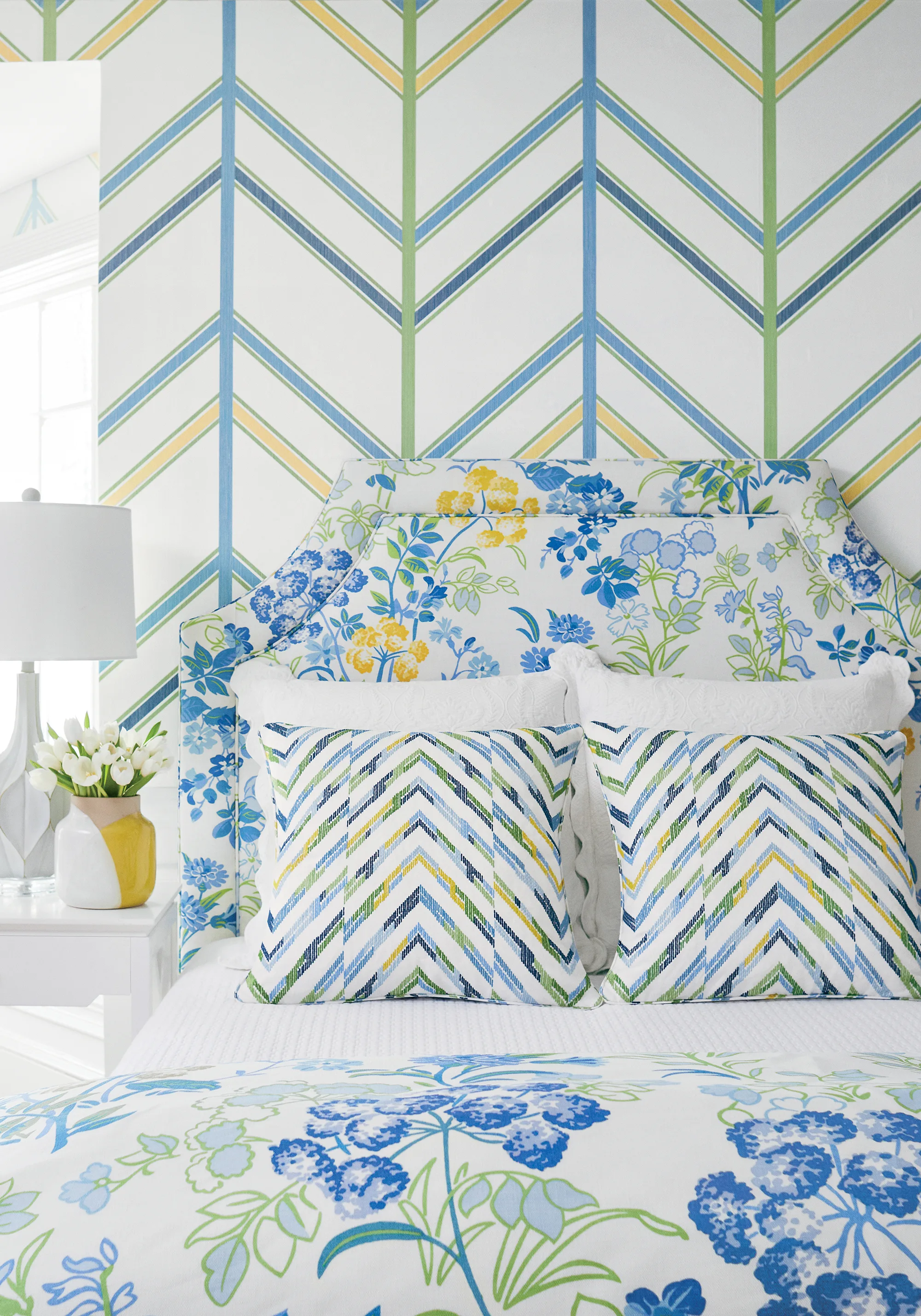 Thibaut Spring Garden in Blue and White (F914336)