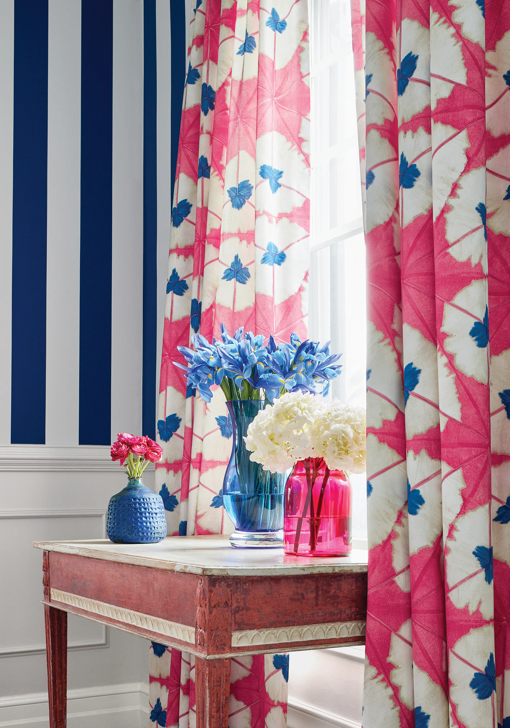 Thibaut Sunburst in Pink and Blue (F913087)