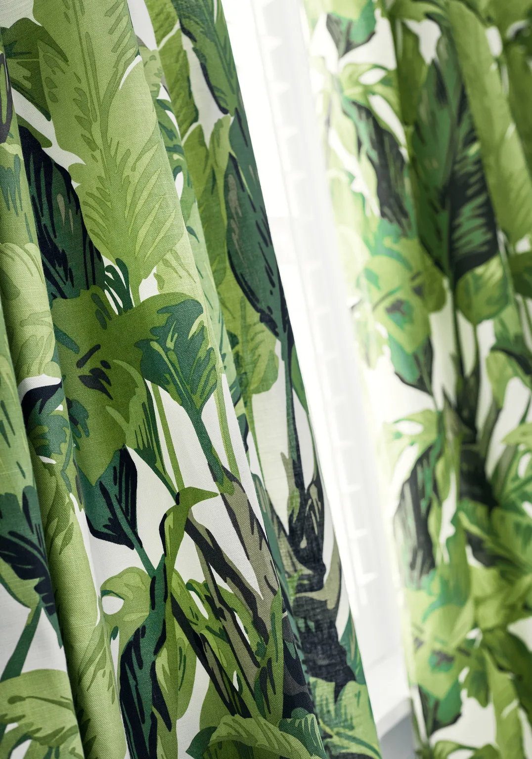 Thibaut Travelers Palm in Green (F910127)