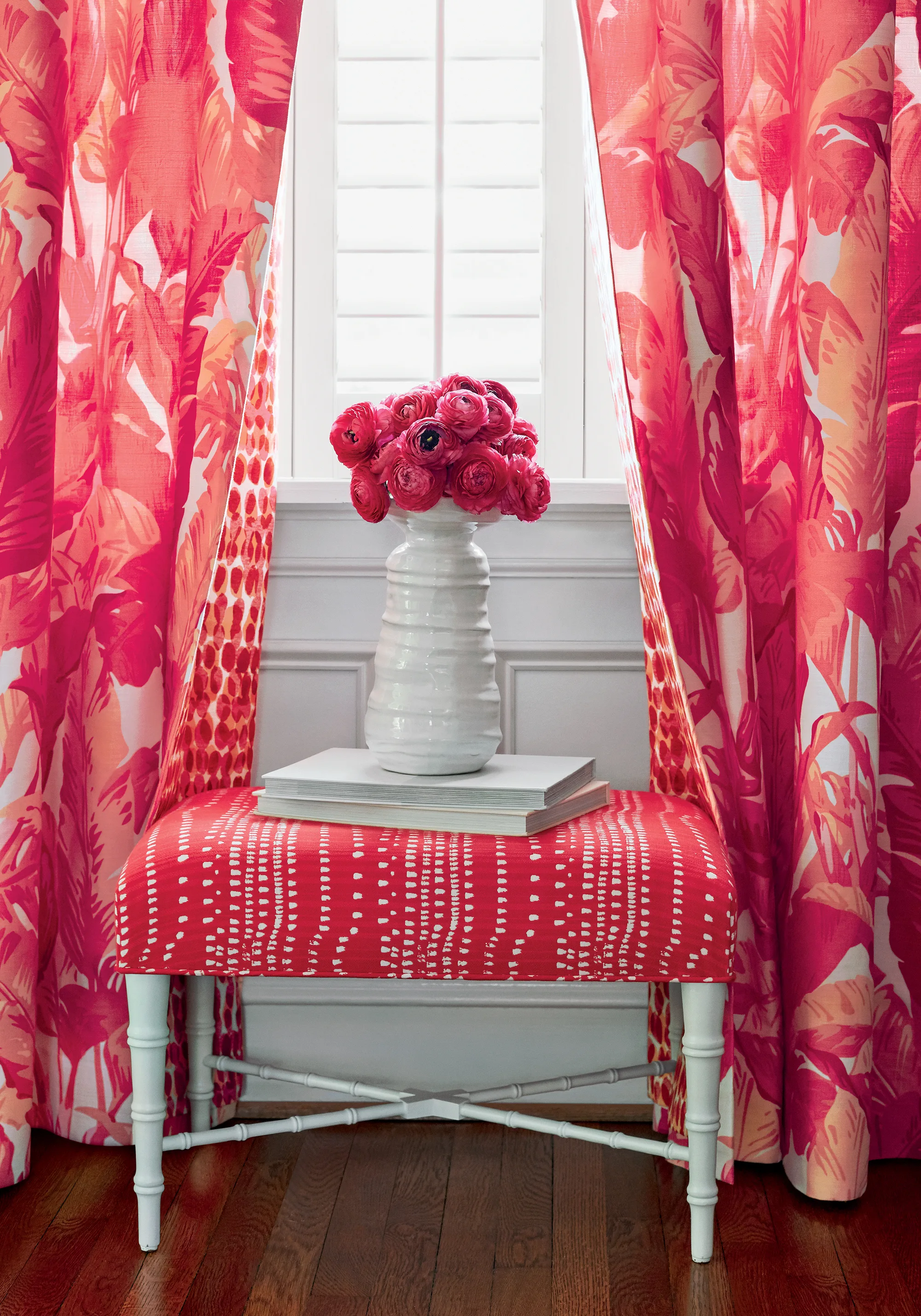 Thibaut Travelers Palm in Pink and Coral (F910130)