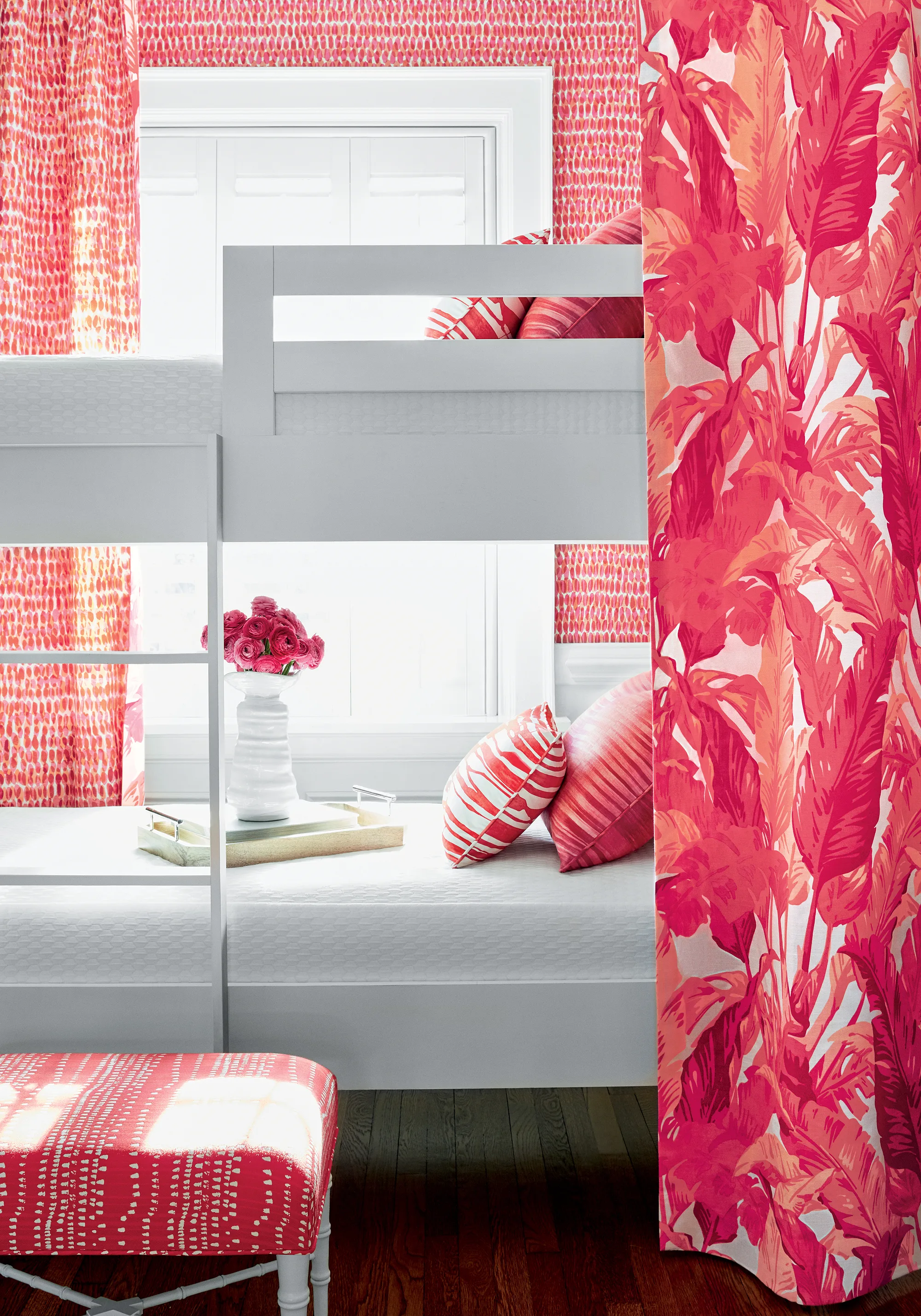 Thibaut Travelers Palm in Pink and Coral (F910130)
